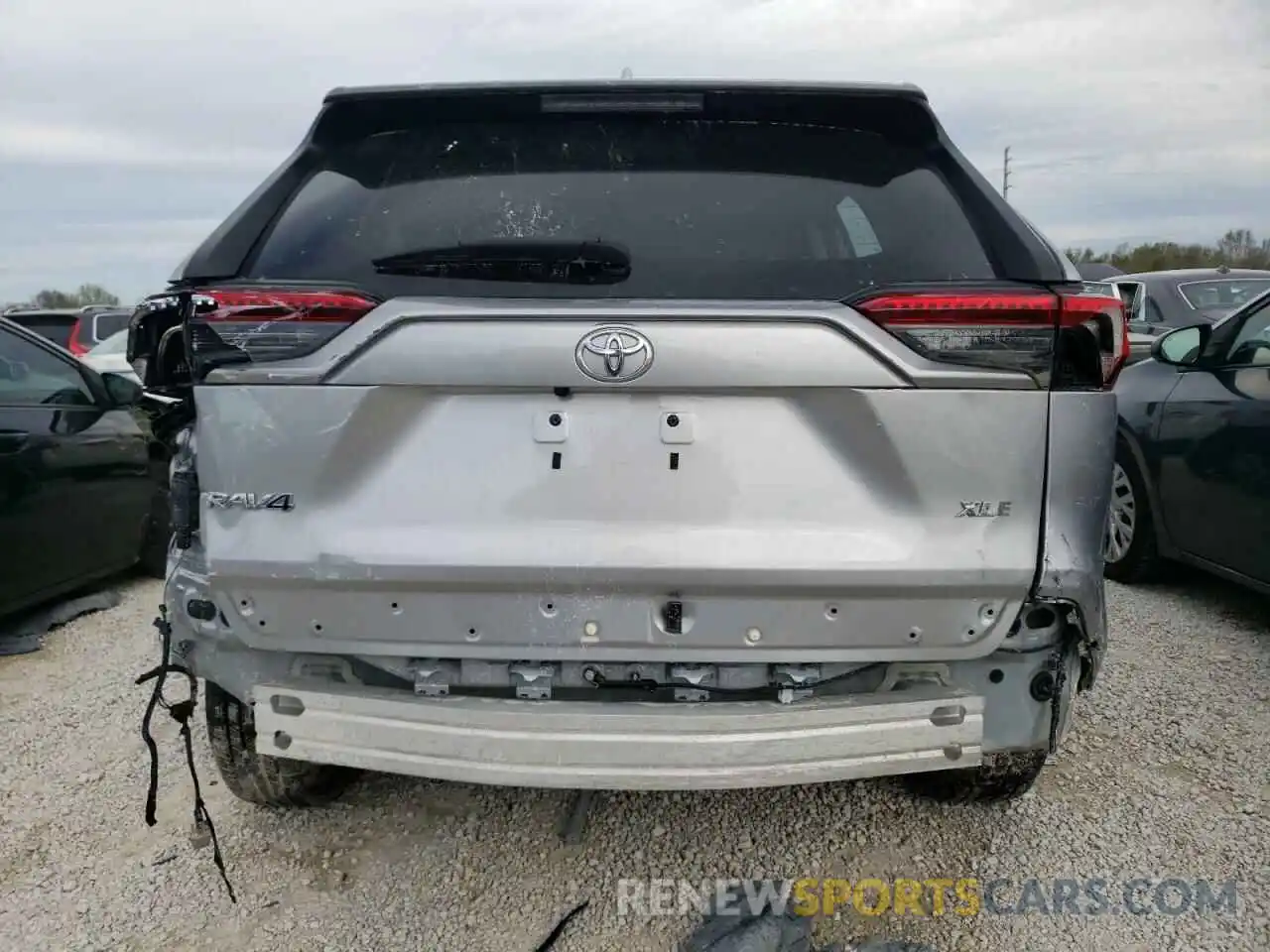 10 Photograph of a damaged car 2T3W1RFV6LC069470 TOYOTA RAV4 2020