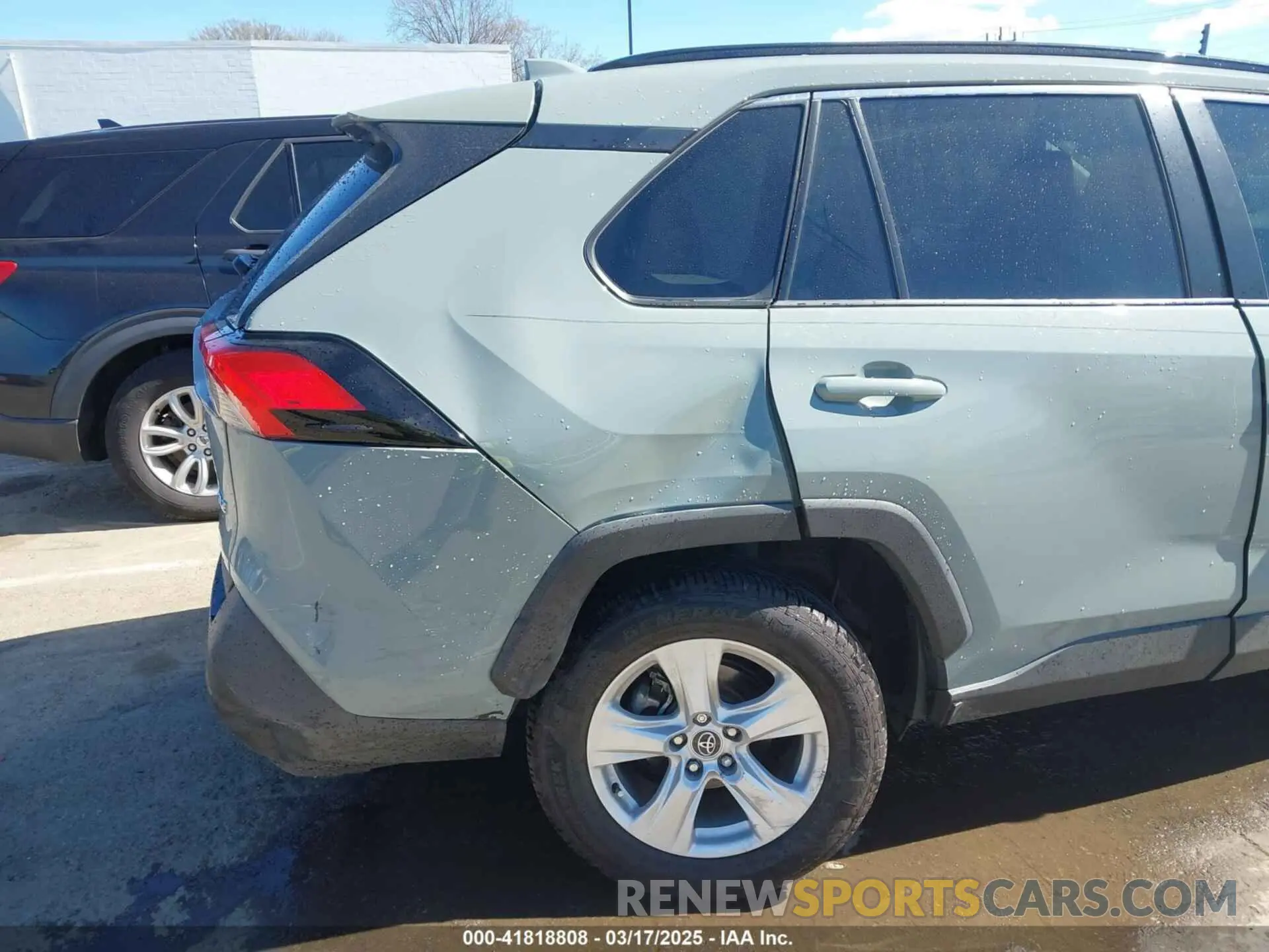 6 Photograph of a damaged car 2T3W1RFV6LC072367 TOYOTA RAV4 2020