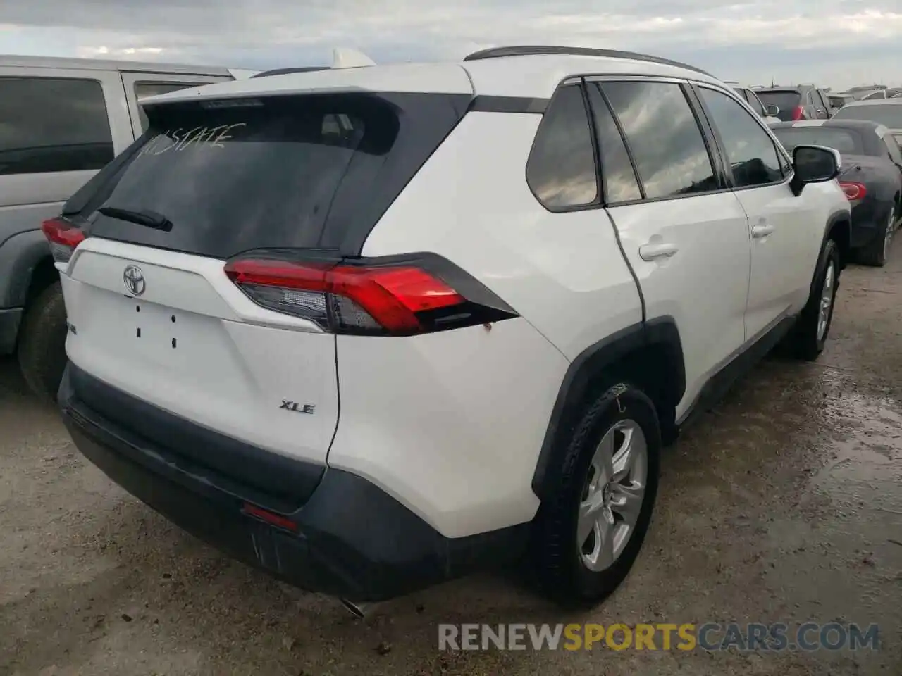 4 Photograph of a damaged car 2T3W1RFV6LC077018 TOYOTA RAV4 2020