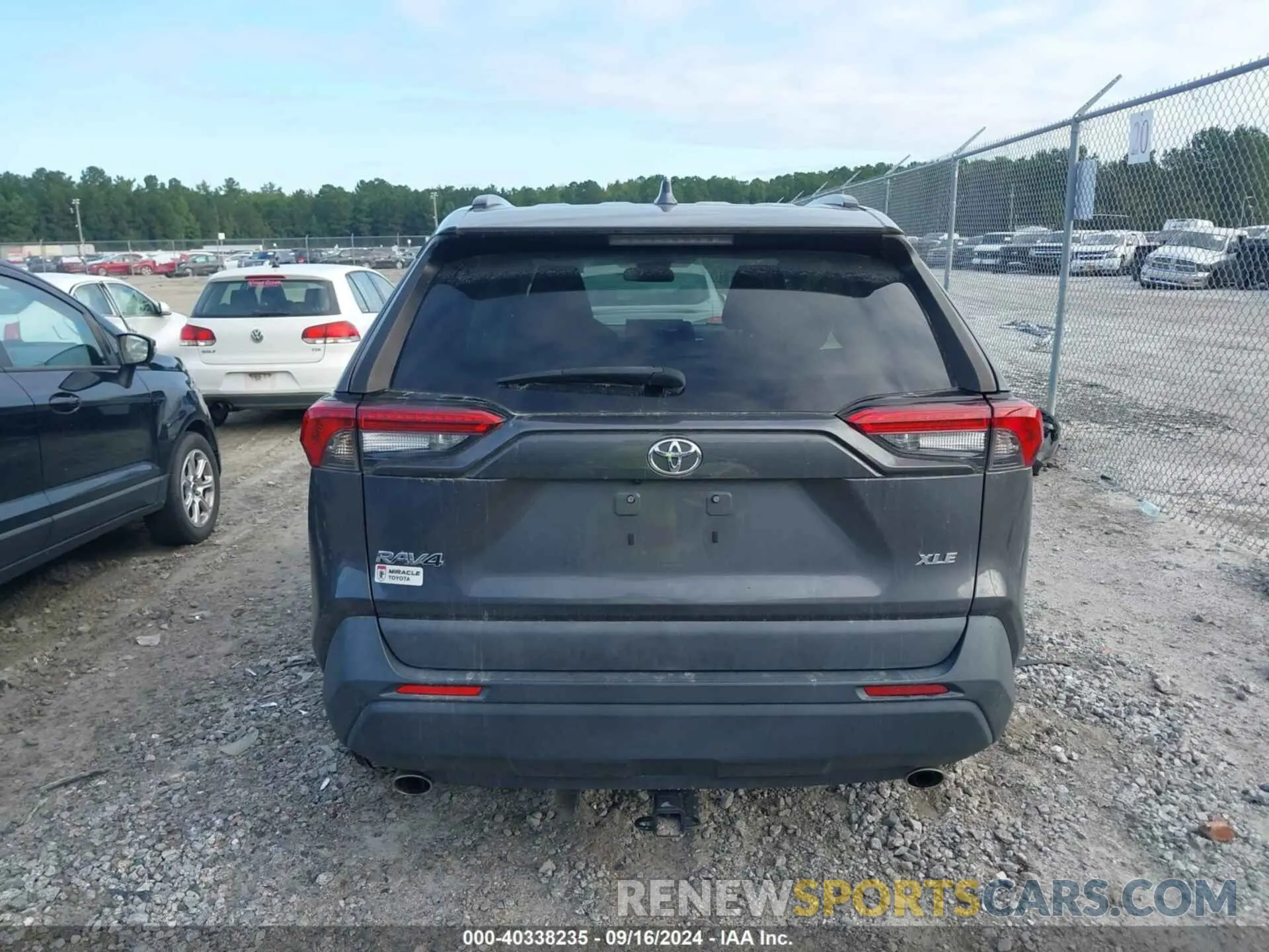 16 Photograph of a damaged car 2T3W1RFV6LW057818 TOYOTA RAV4 2020