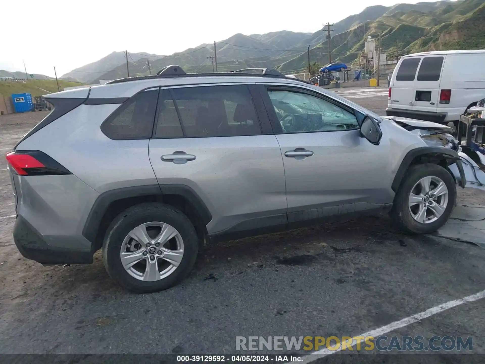 12 Photograph of a damaged car 2T3W1RFV6LW072786 TOYOTA RAV4 2020