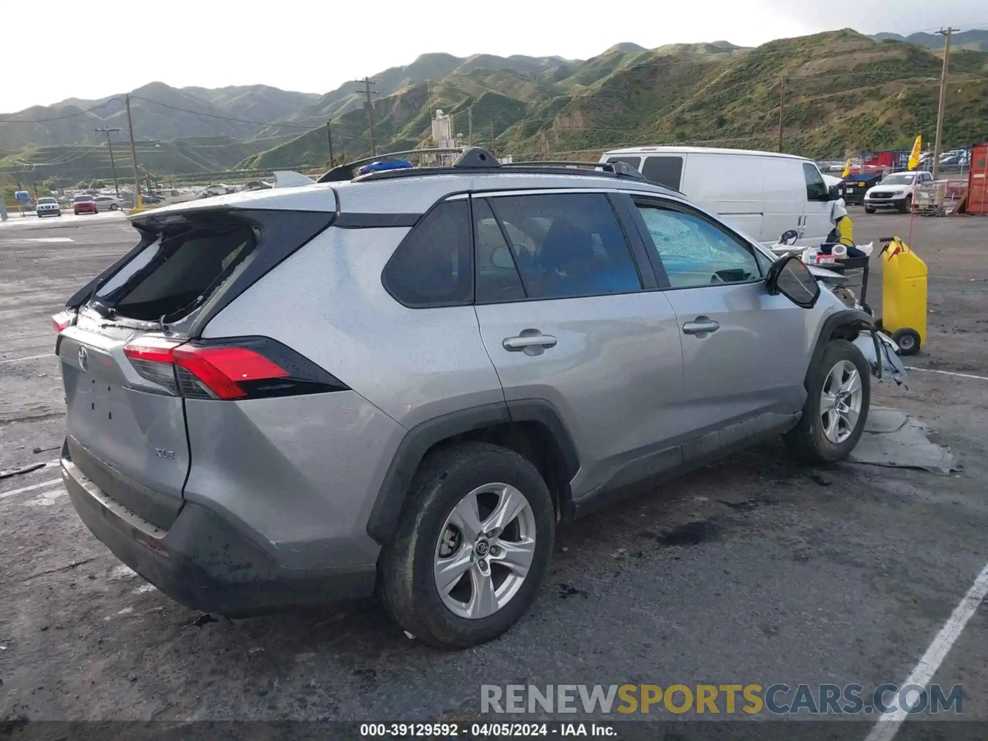 4 Photograph of a damaged car 2T3W1RFV6LW072786 TOYOTA RAV4 2020