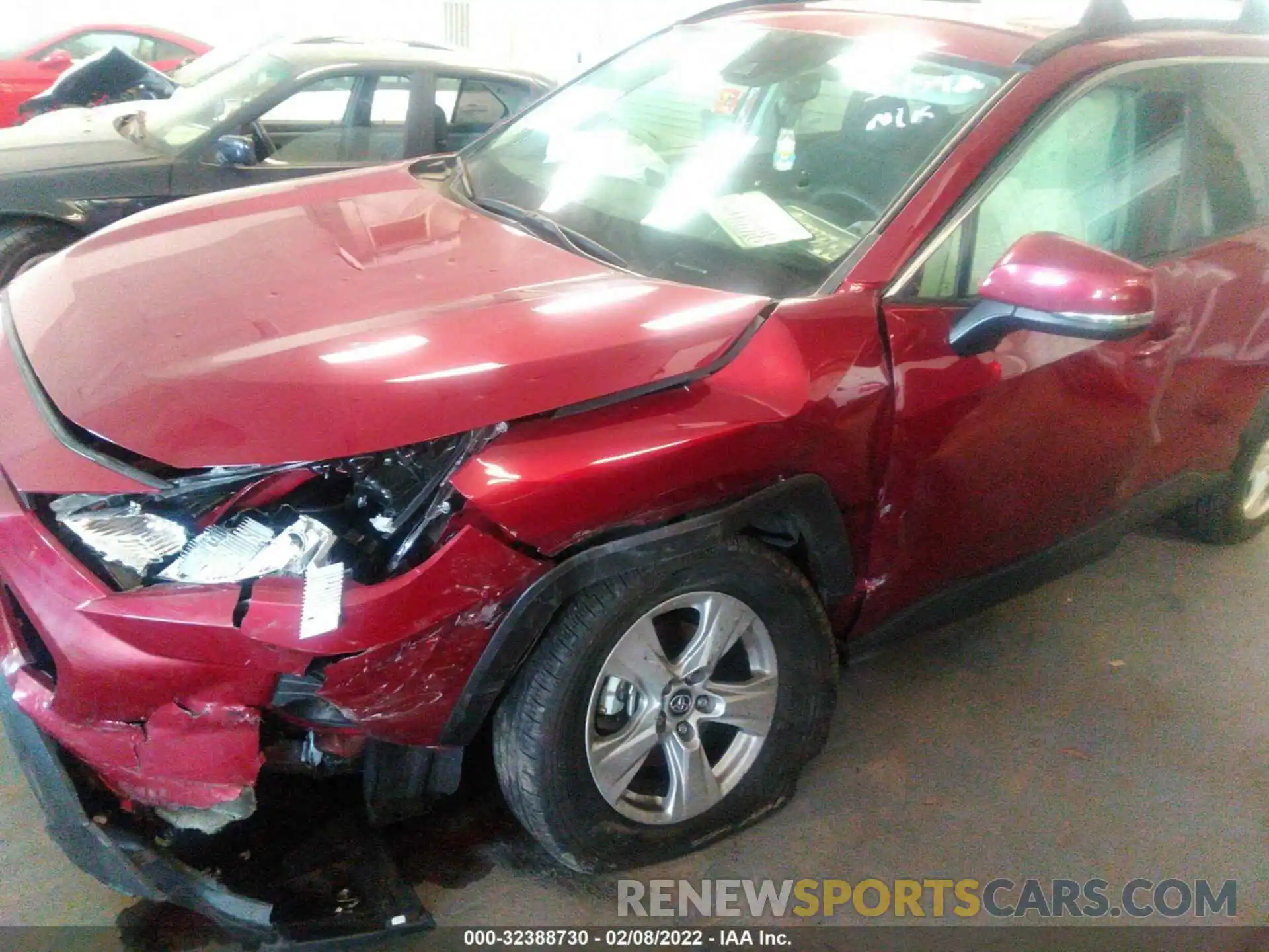 6 Photograph of a damaged car 2T3W1RFV6LW085070 TOYOTA RAV4 2020