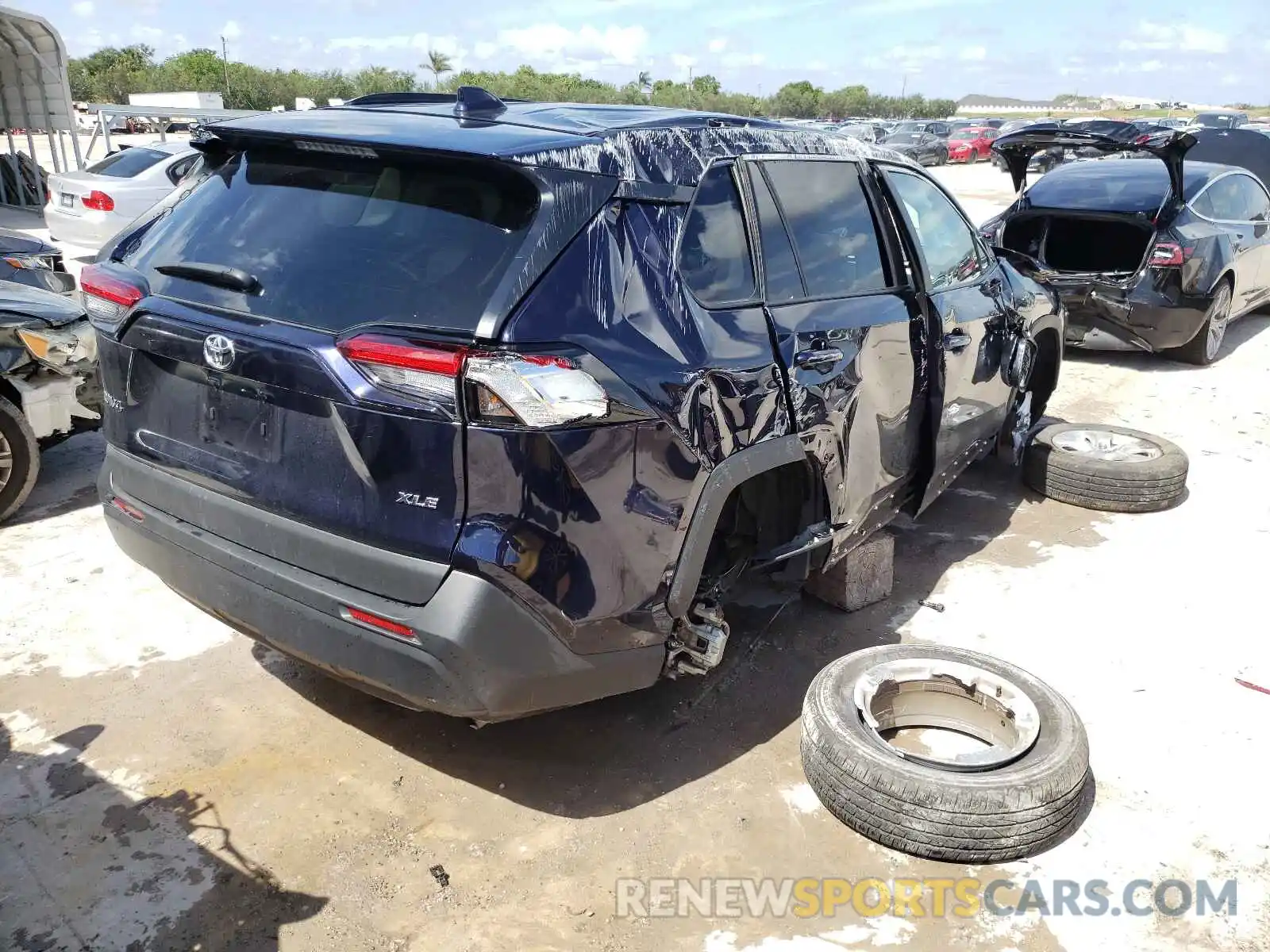 4 Photograph of a damaged car 2T3W1RFV6LW093170 TOYOTA RAV4 2020