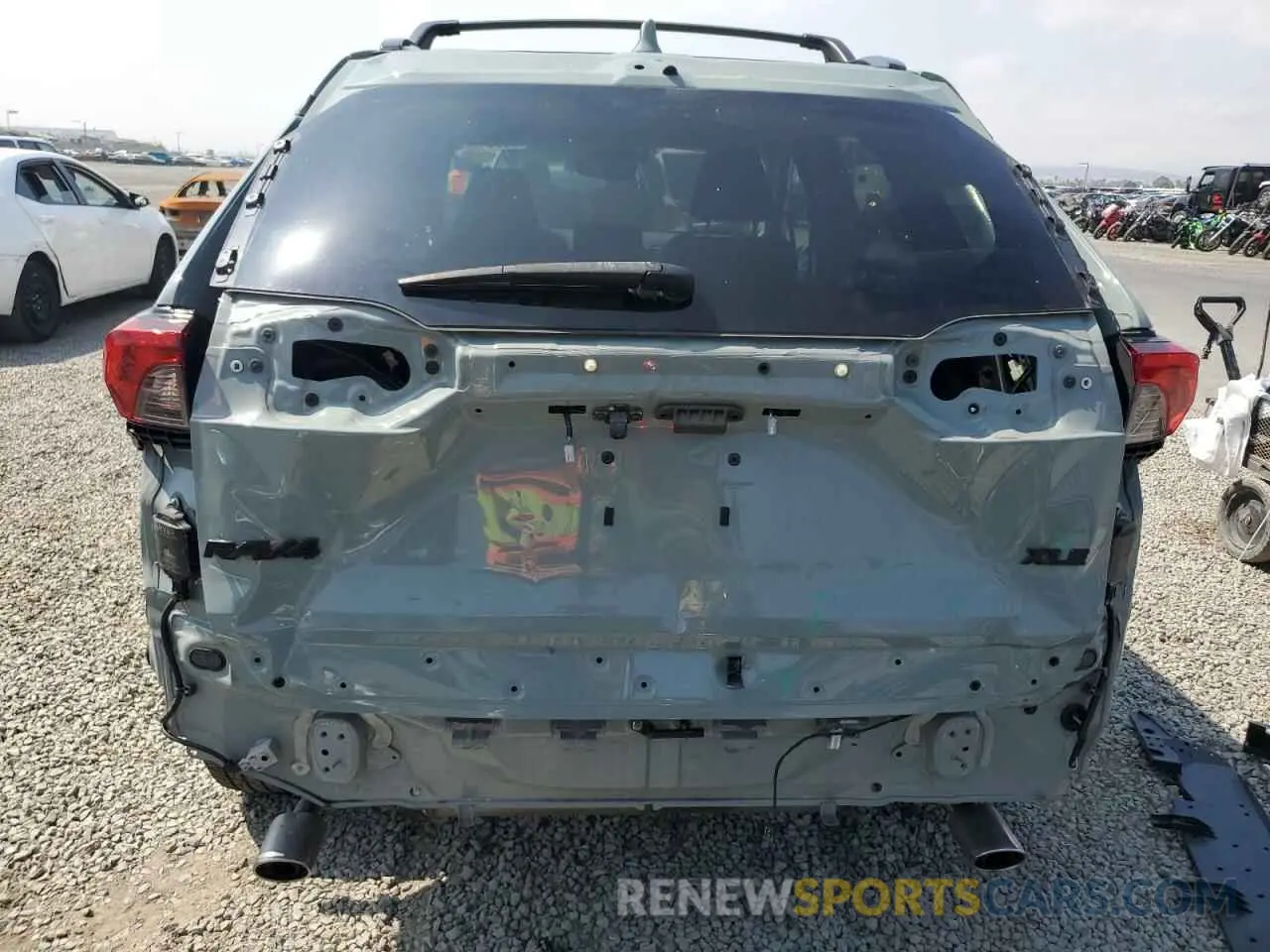 6 Photograph of a damaged car 2T3W1RFV6LW103597 TOYOTA RAV4 2020
