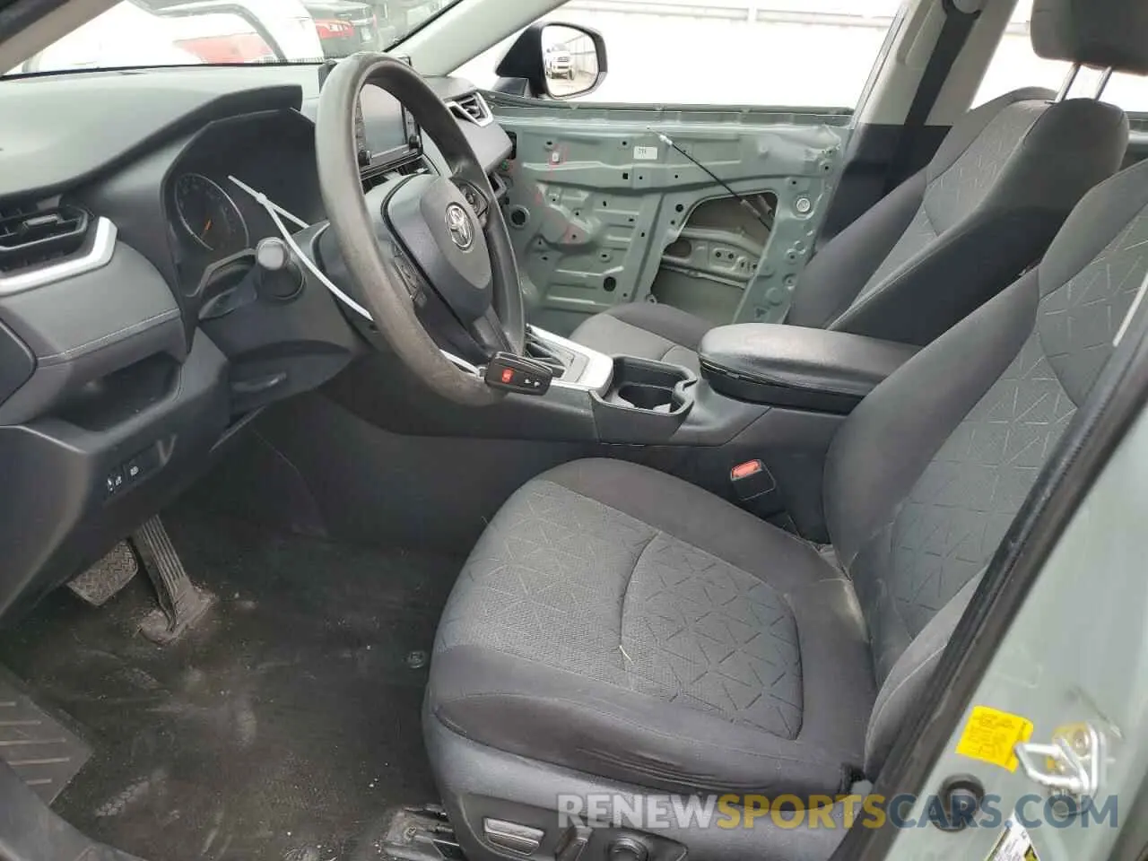 7 Photograph of a damaged car 2T3W1RFV7LC043878 TOYOTA RAV4 2020
