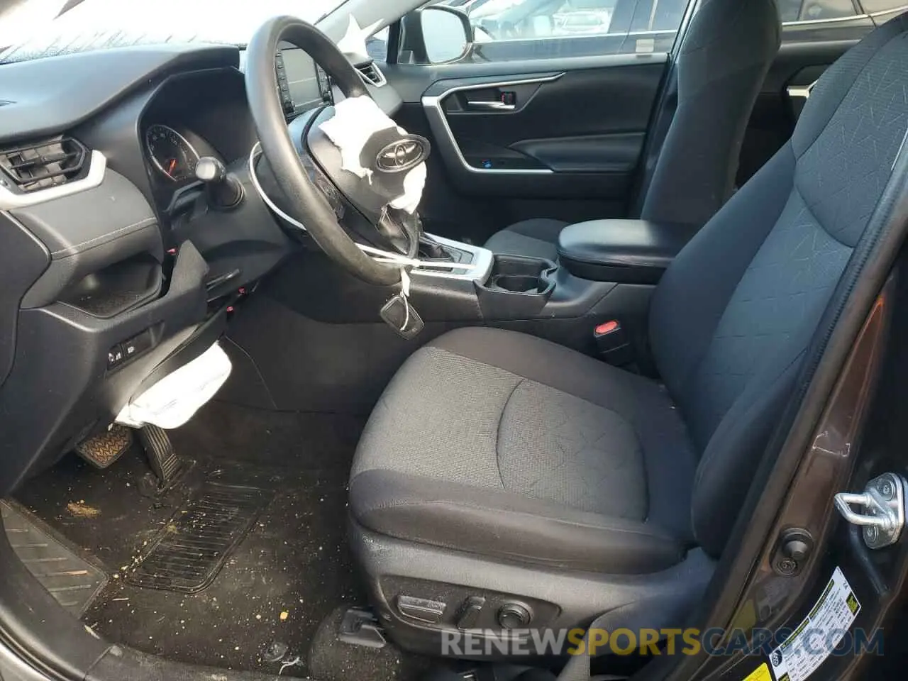 7 Photograph of a damaged car 2T3W1RFV7LC056372 TOYOTA RAV4 2020