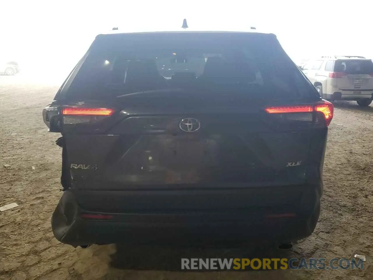 6 Photograph of a damaged car 2T3W1RFV7LC069817 TOYOTA RAV4 2020