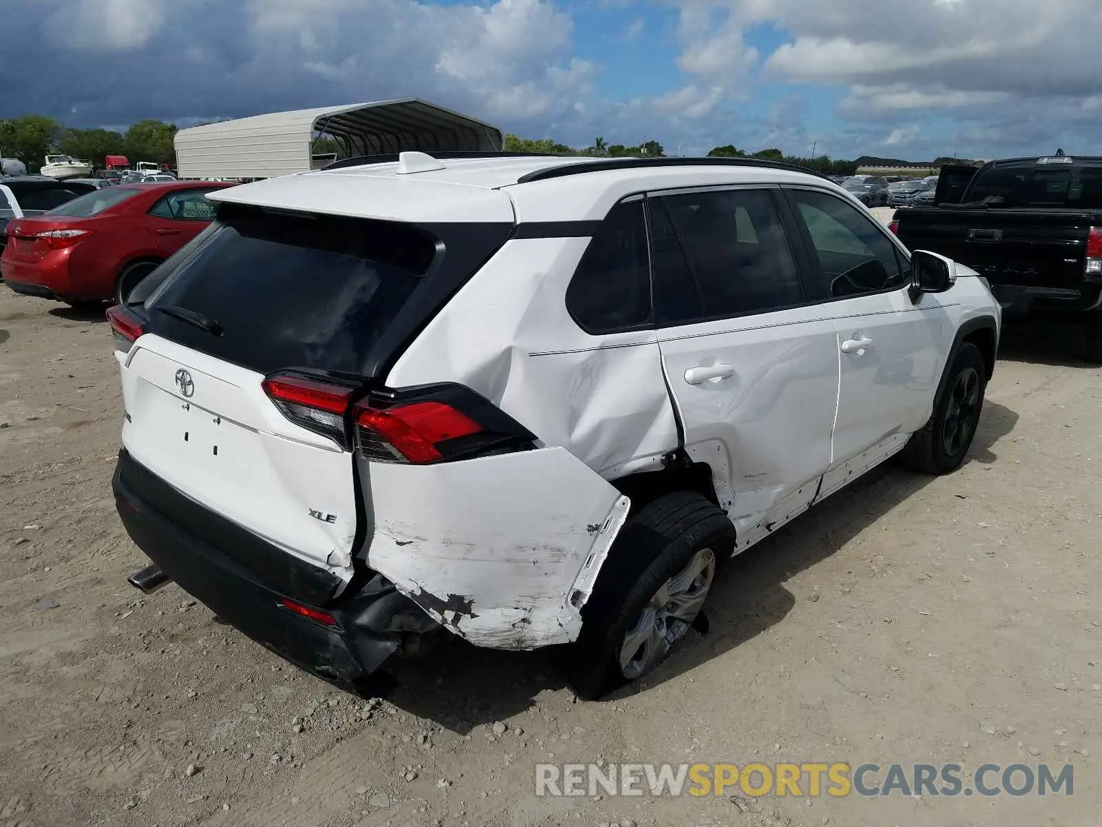 4 Photograph of a damaged car 2T3W1RFV7LW059870 TOYOTA RAV4 2020