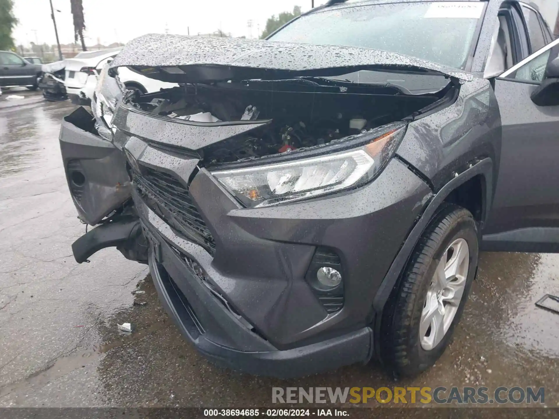 6 Photograph of a damaged car 2T3W1RFV7LW077186 TOYOTA RAV4 2020