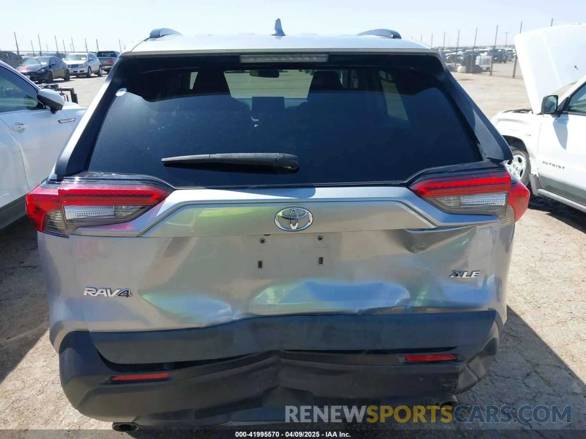 16 Photograph of a damaged car 2T3W1RFV7LW085269 TOYOTA RAV4 2020