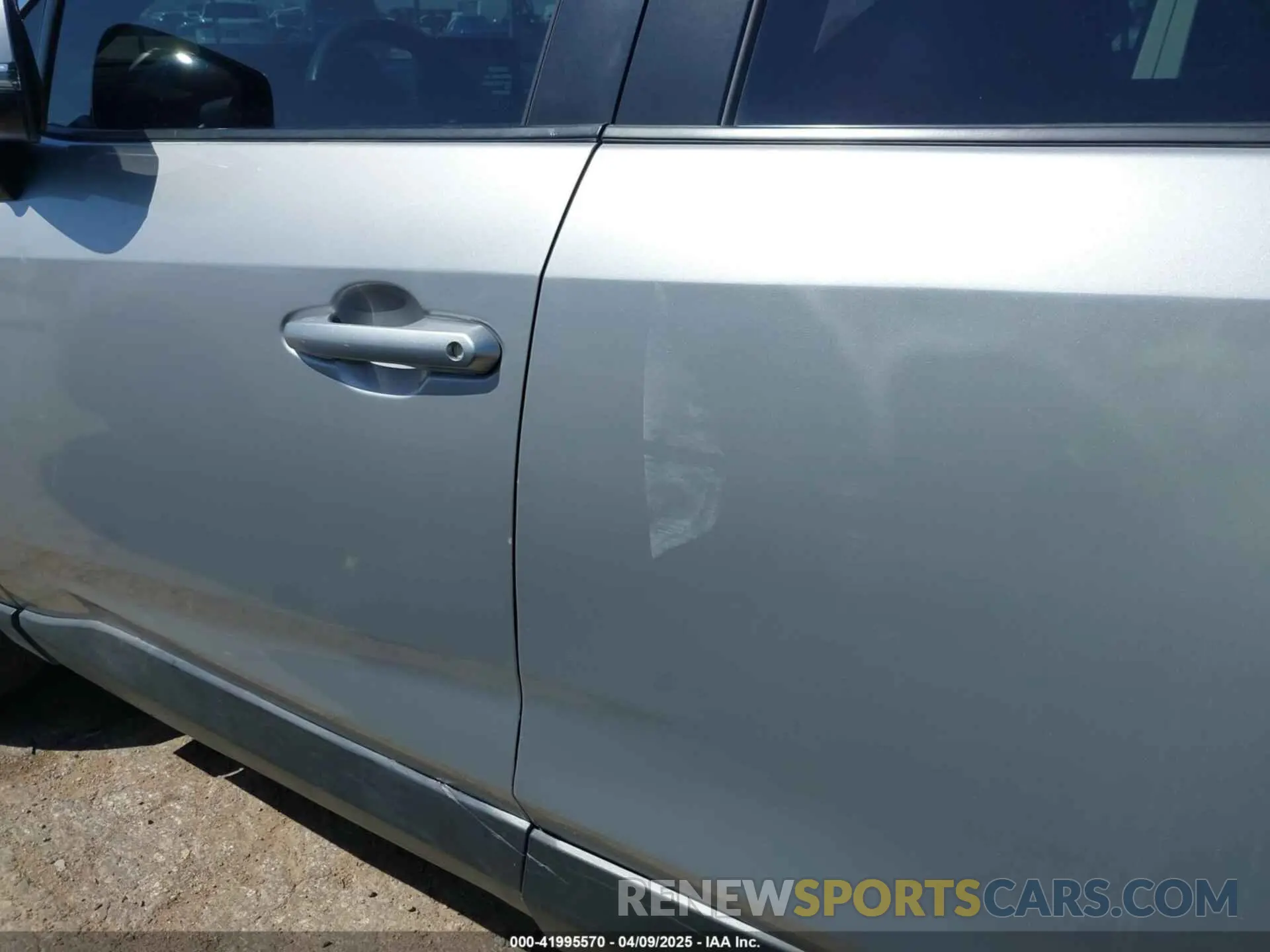 19 Photograph of a damaged car 2T3W1RFV7LW085269 TOYOTA RAV4 2020