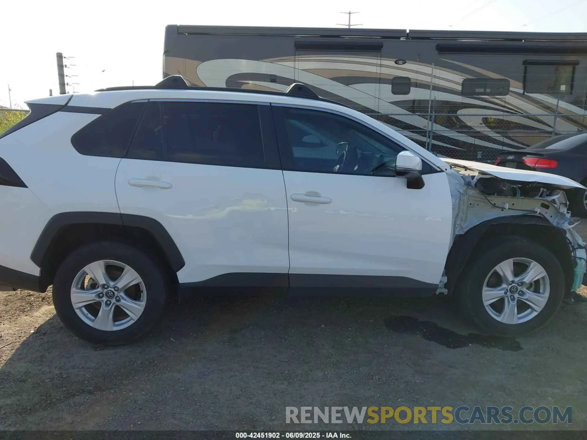 14 Photograph of a damaged car 2T3W1RFV8LC045154 TOYOTA RAV4 2020