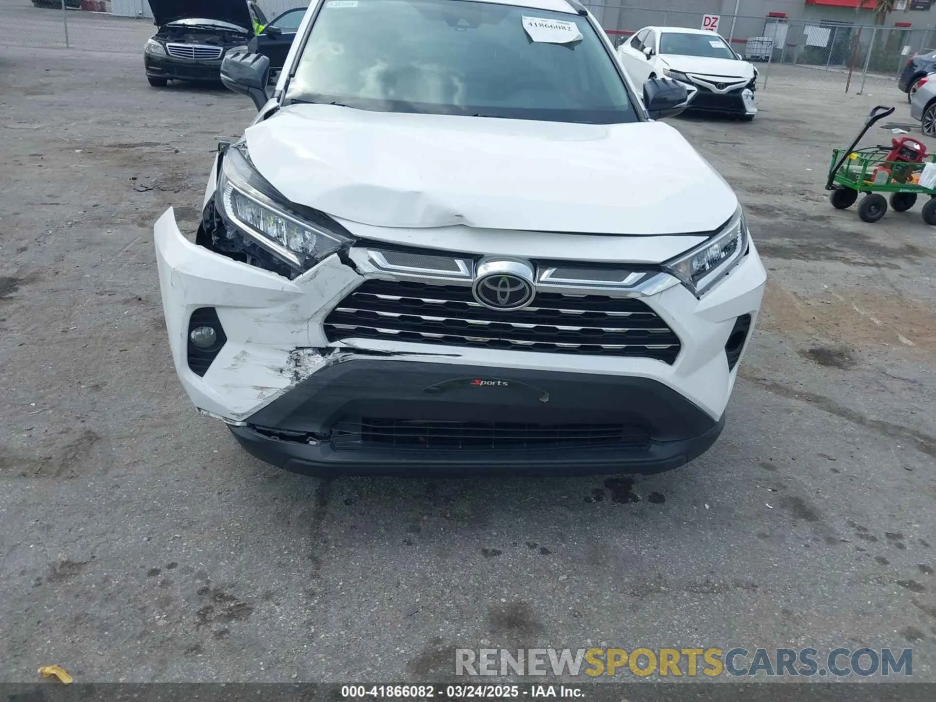 6 Photograph of a damaged car 2T3W1RFV8LC053206 TOYOTA RAV4 2020