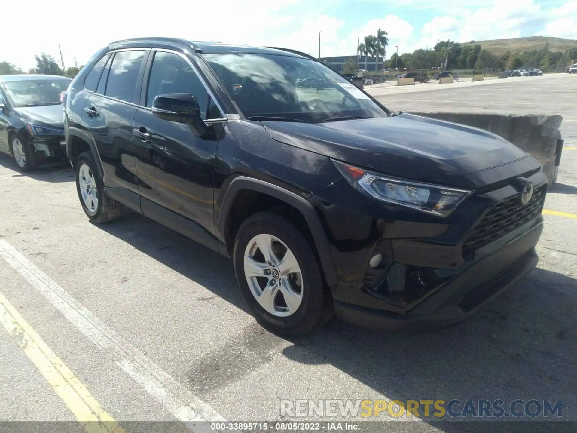 1 Photograph of a damaged car 2T3W1RFV8LC053755 TOYOTA RAV4 2020