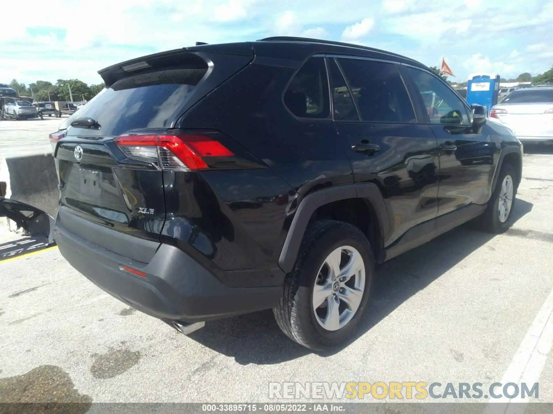 4 Photograph of a damaged car 2T3W1RFV8LC053755 TOYOTA RAV4 2020