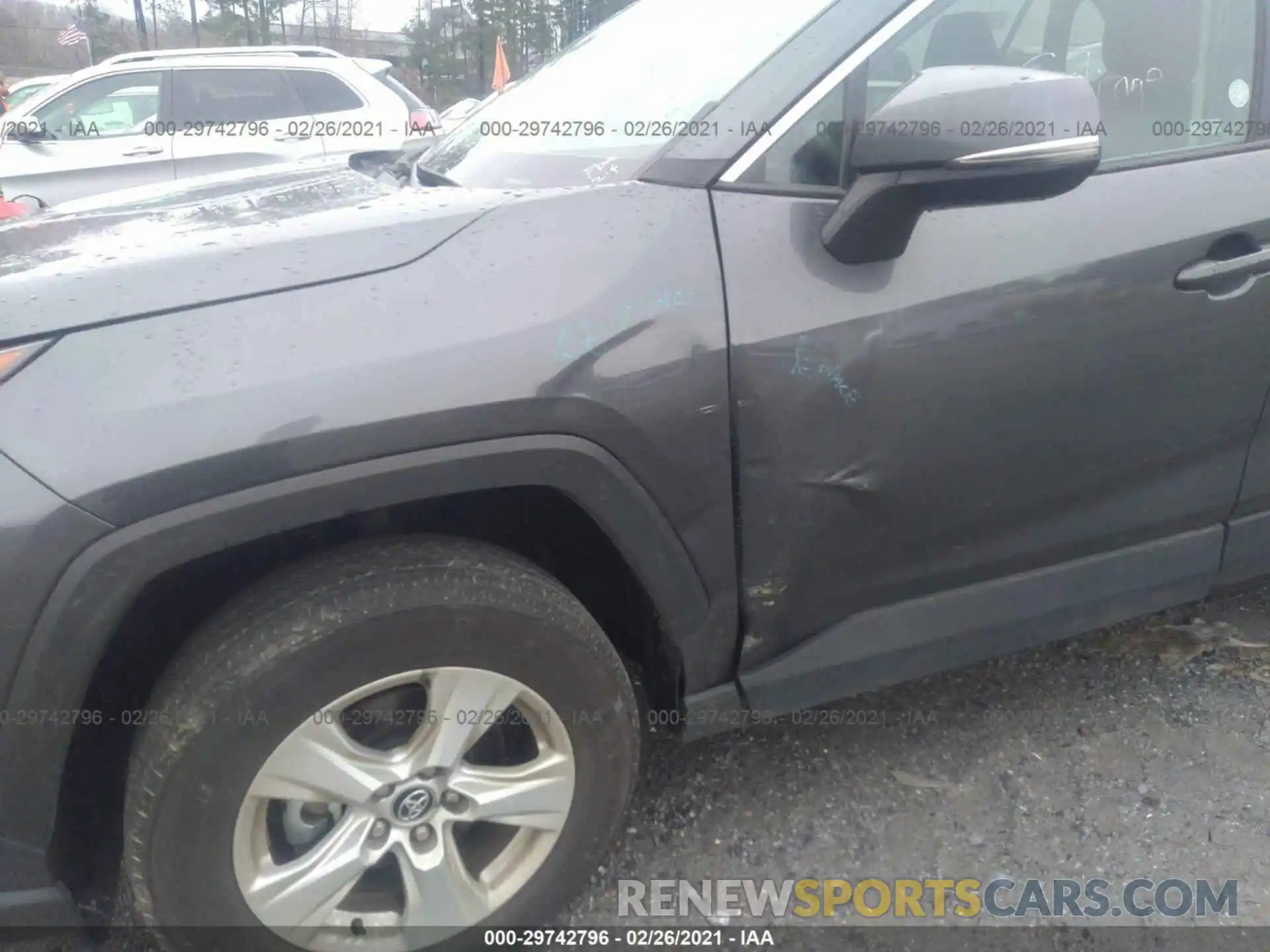 6 Photograph of a damaged car 2T3W1RFV8LC058602 TOYOTA RAV4 2020