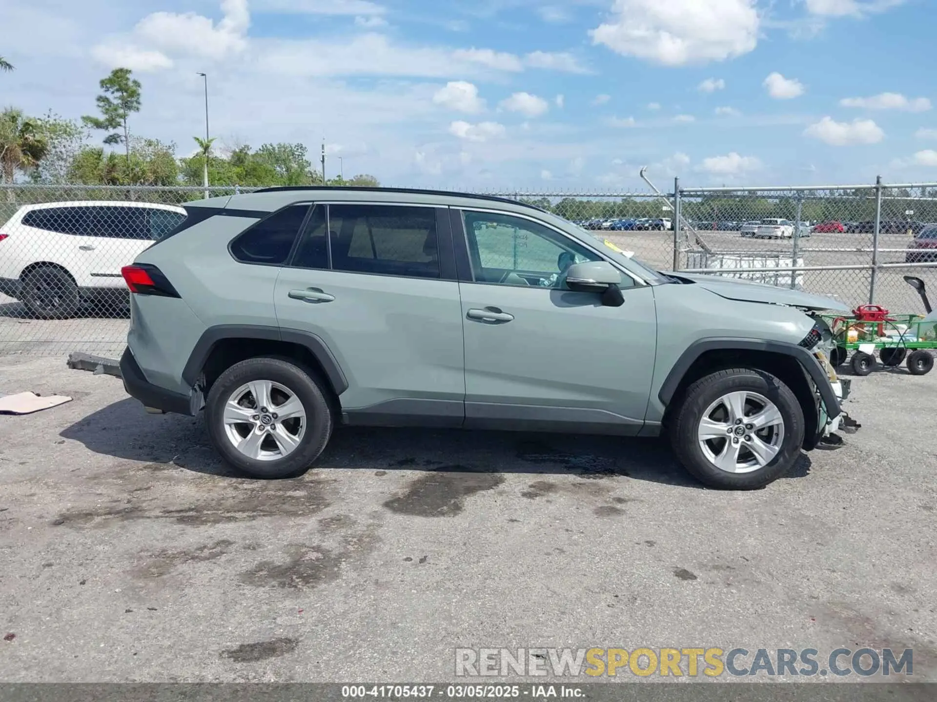 13 Photograph of a damaged car 2T3W1RFV8LC058714 TOYOTA RAV4 2020