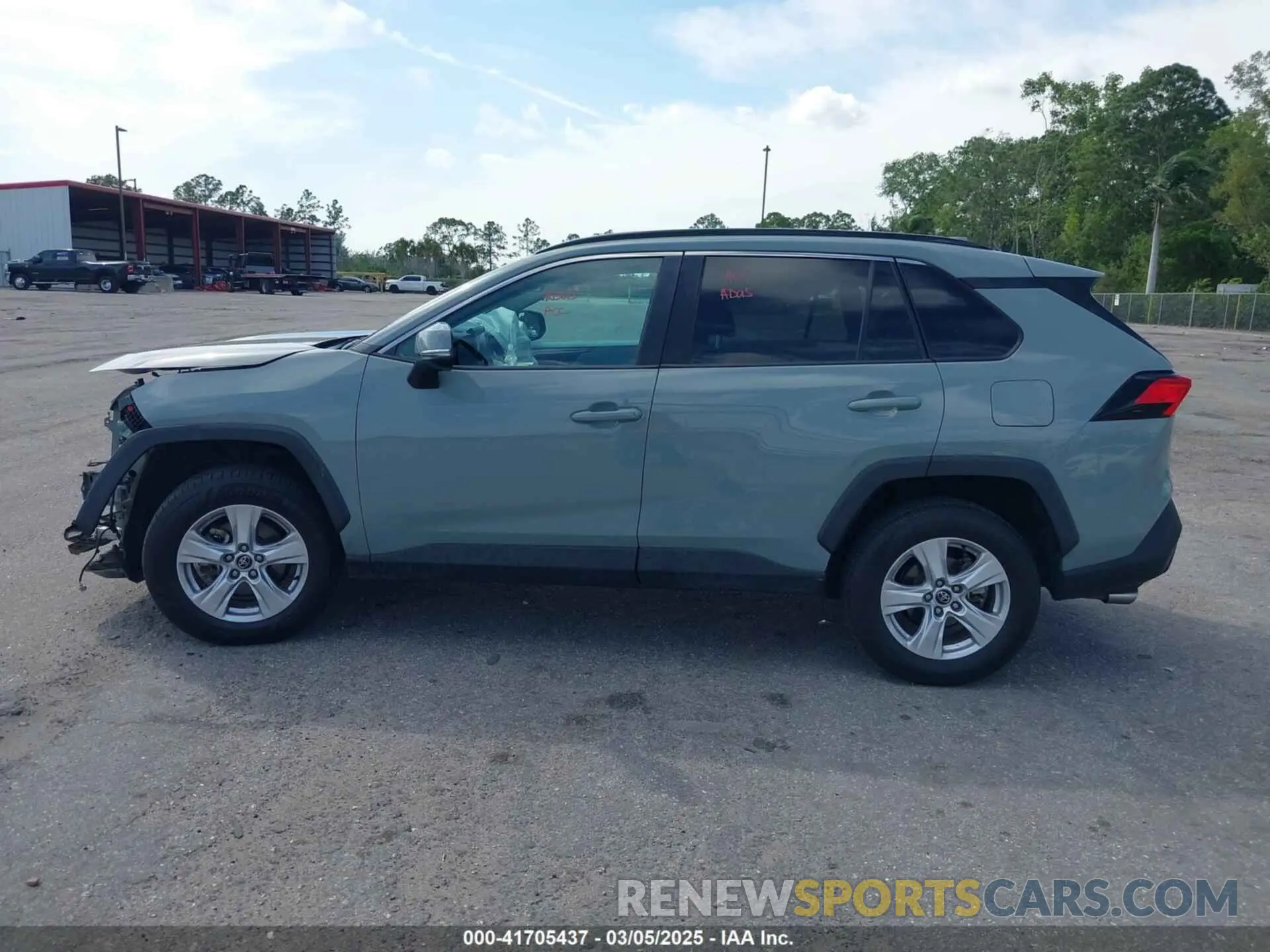 14 Photograph of a damaged car 2T3W1RFV8LC058714 TOYOTA RAV4 2020