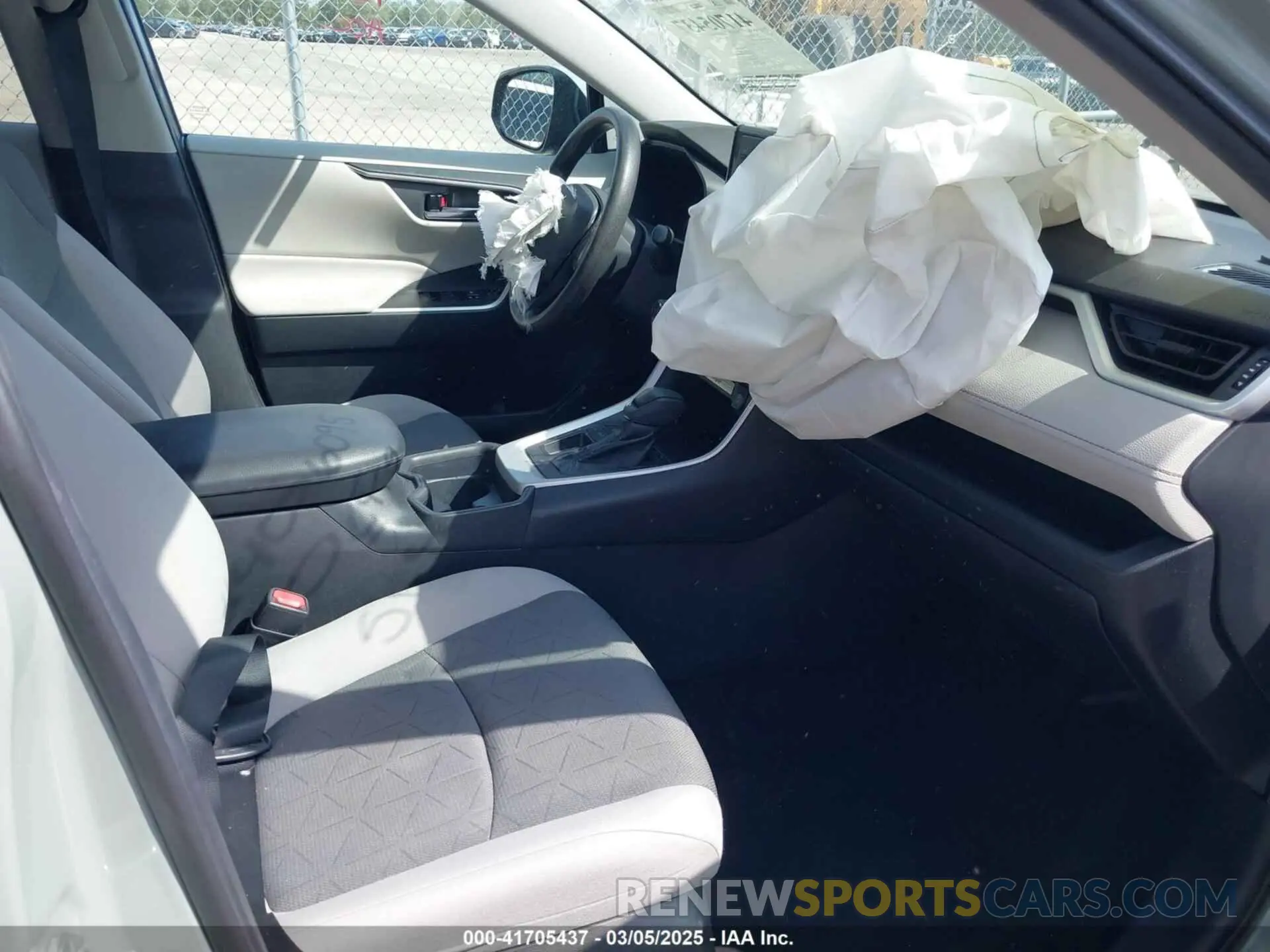 5 Photograph of a damaged car 2T3W1RFV8LC058714 TOYOTA RAV4 2020