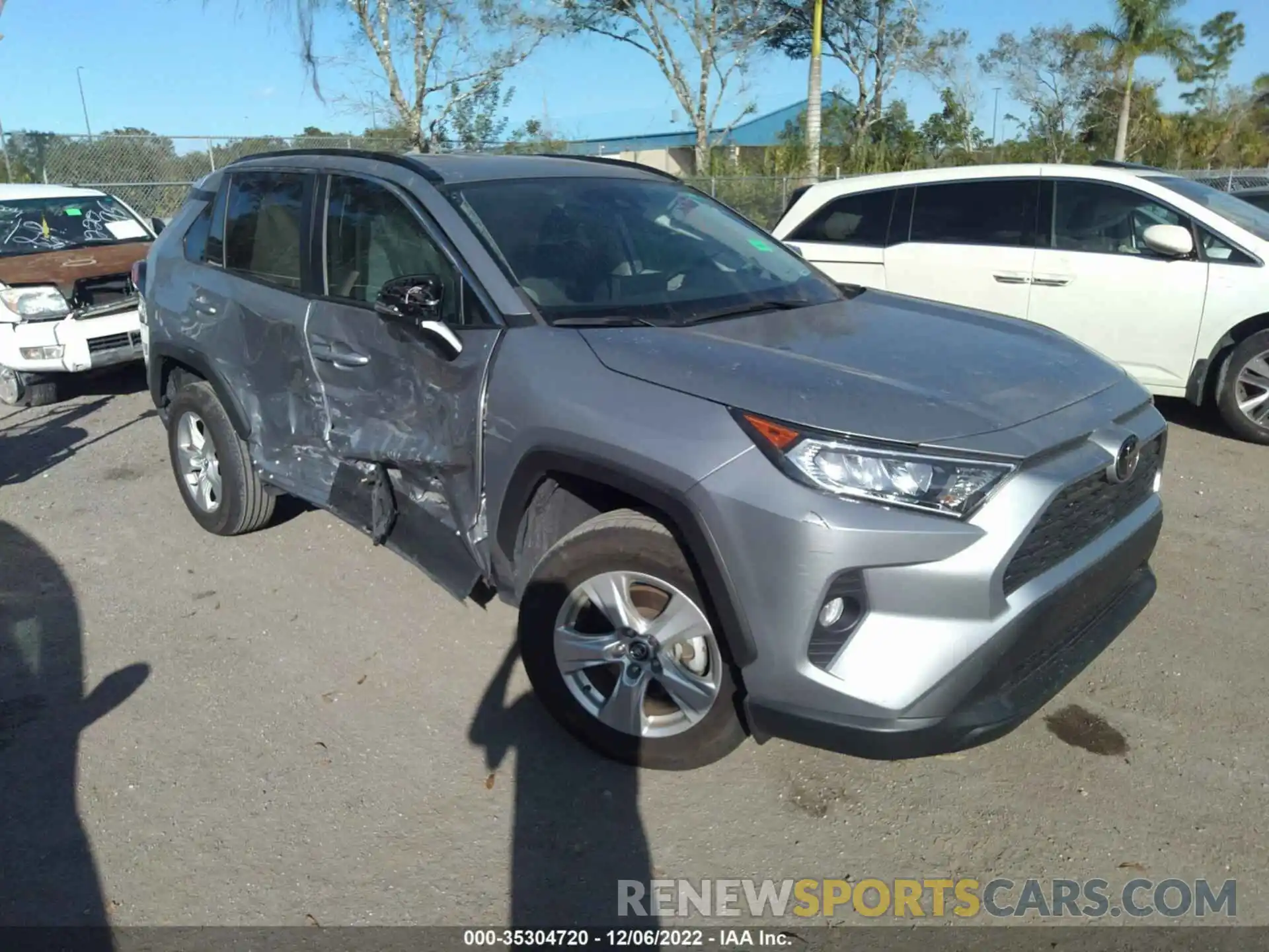 1 Photograph of a damaged car 2T3W1RFV8LC063069 TOYOTA RAV4 2020