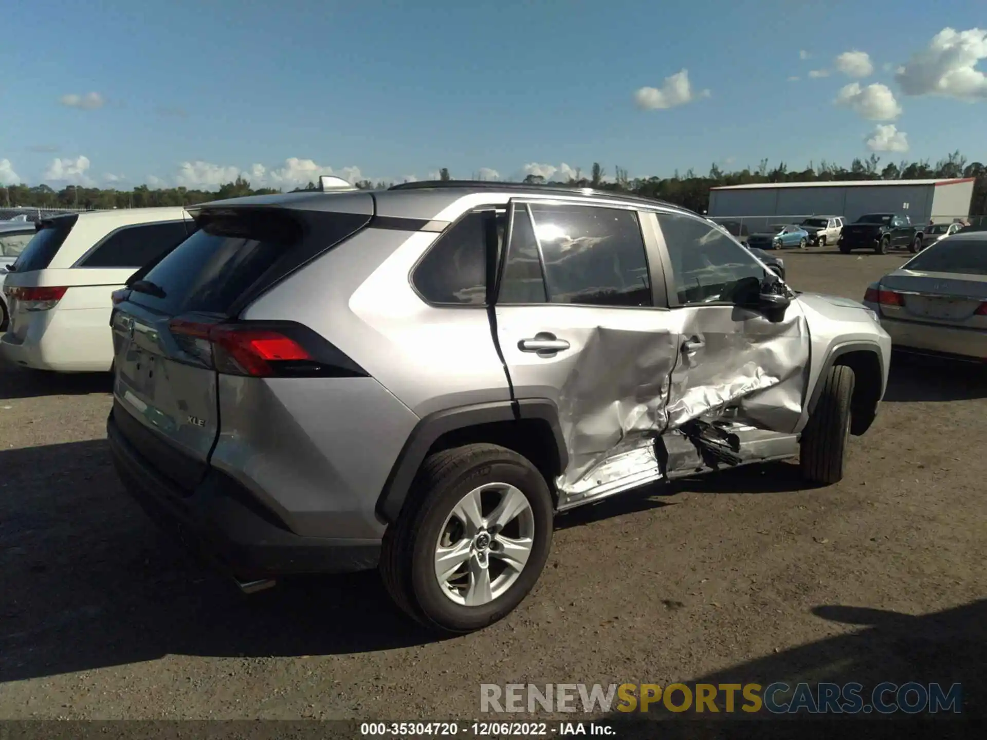 4 Photograph of a damaged car 2T3W1RFV8LC063069 TOYOTA RAV4 2020