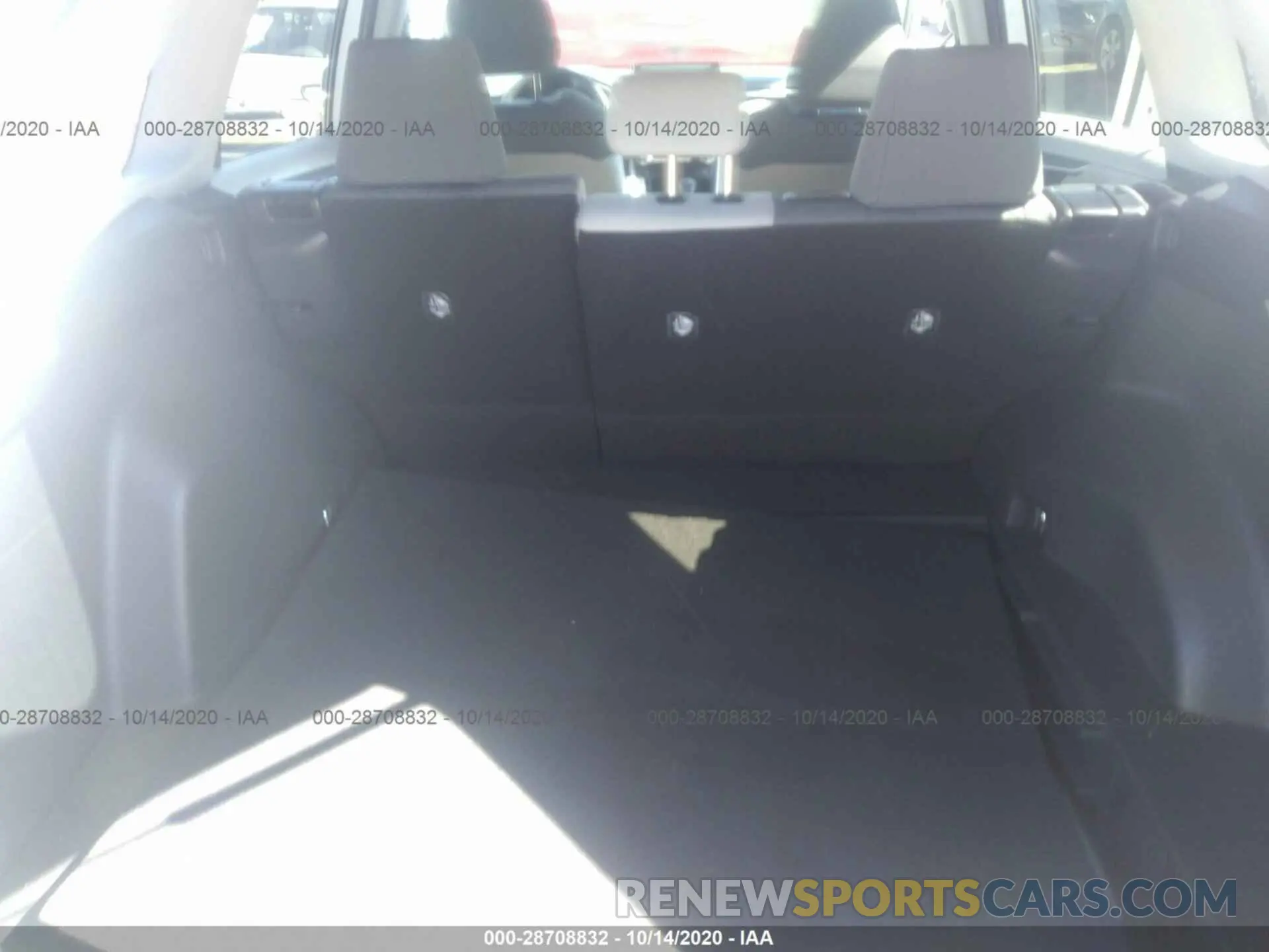 6 Photograph of a damaged car 2T3W1RFV8LW067668 TOYOTA RAV4 2020