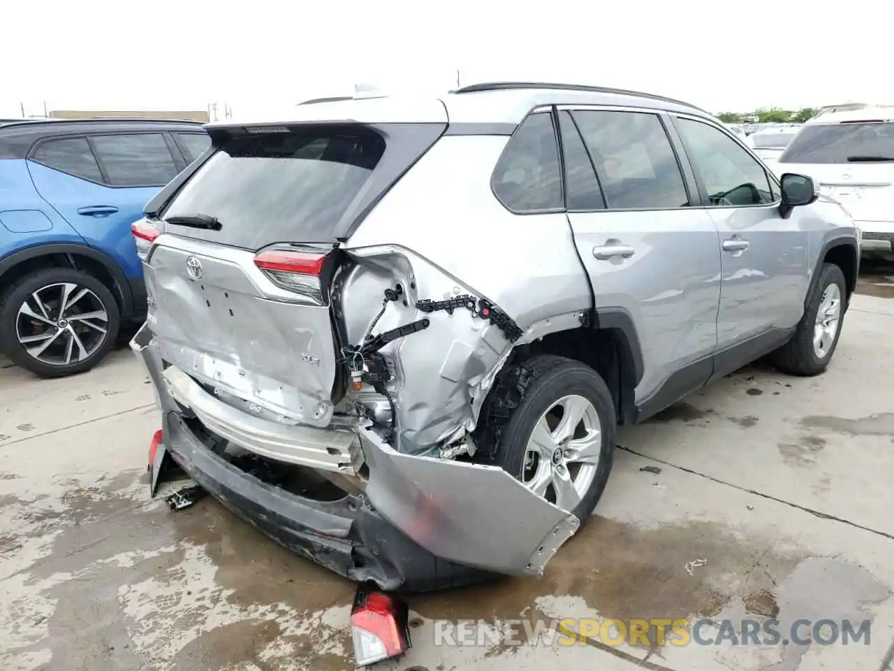 4 Photograph of a damaged car 2T3W1RFV8LW078783 TOYOTA RAV4 2020