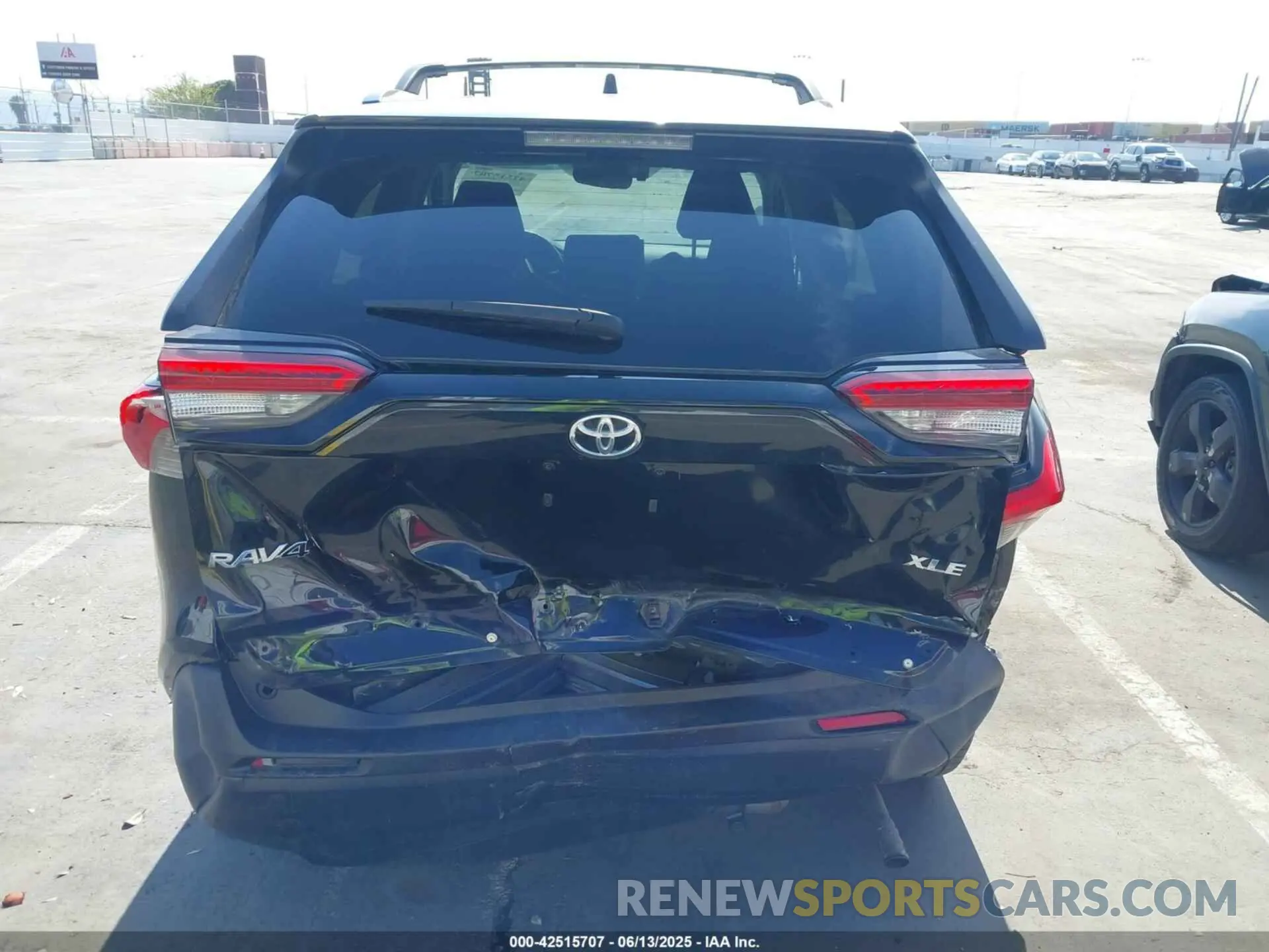 16 Photograph of a damaged car 2T3W1RFV8LW079304 TOYOTA RAV4 2020