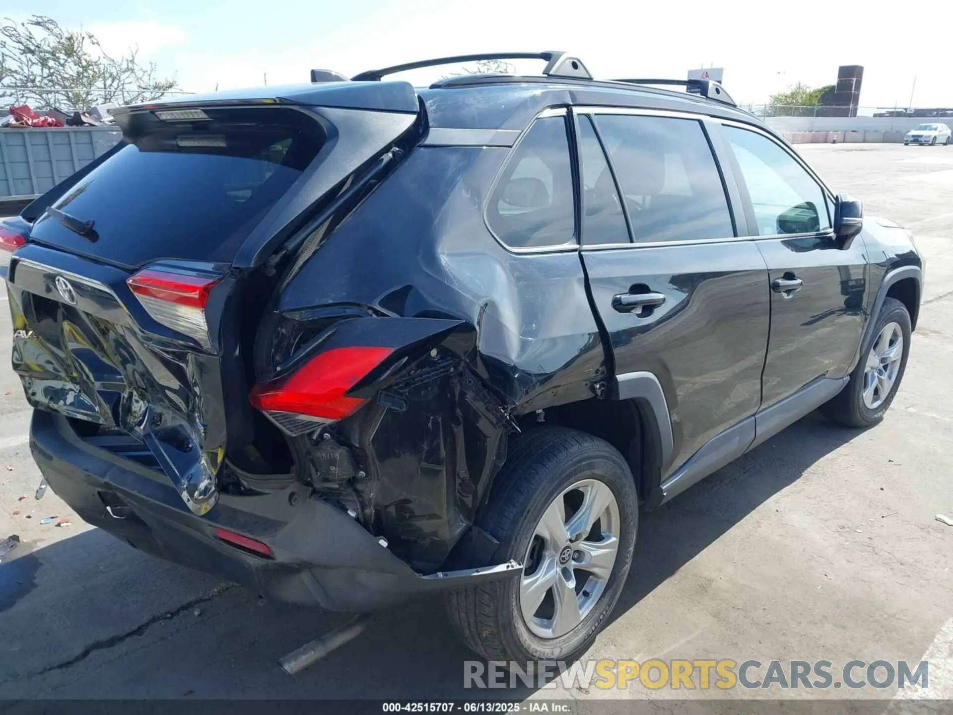 4 Photograph of a damaged car 2T3W1RFV8LW079304 TOYOTA RAV4 2020