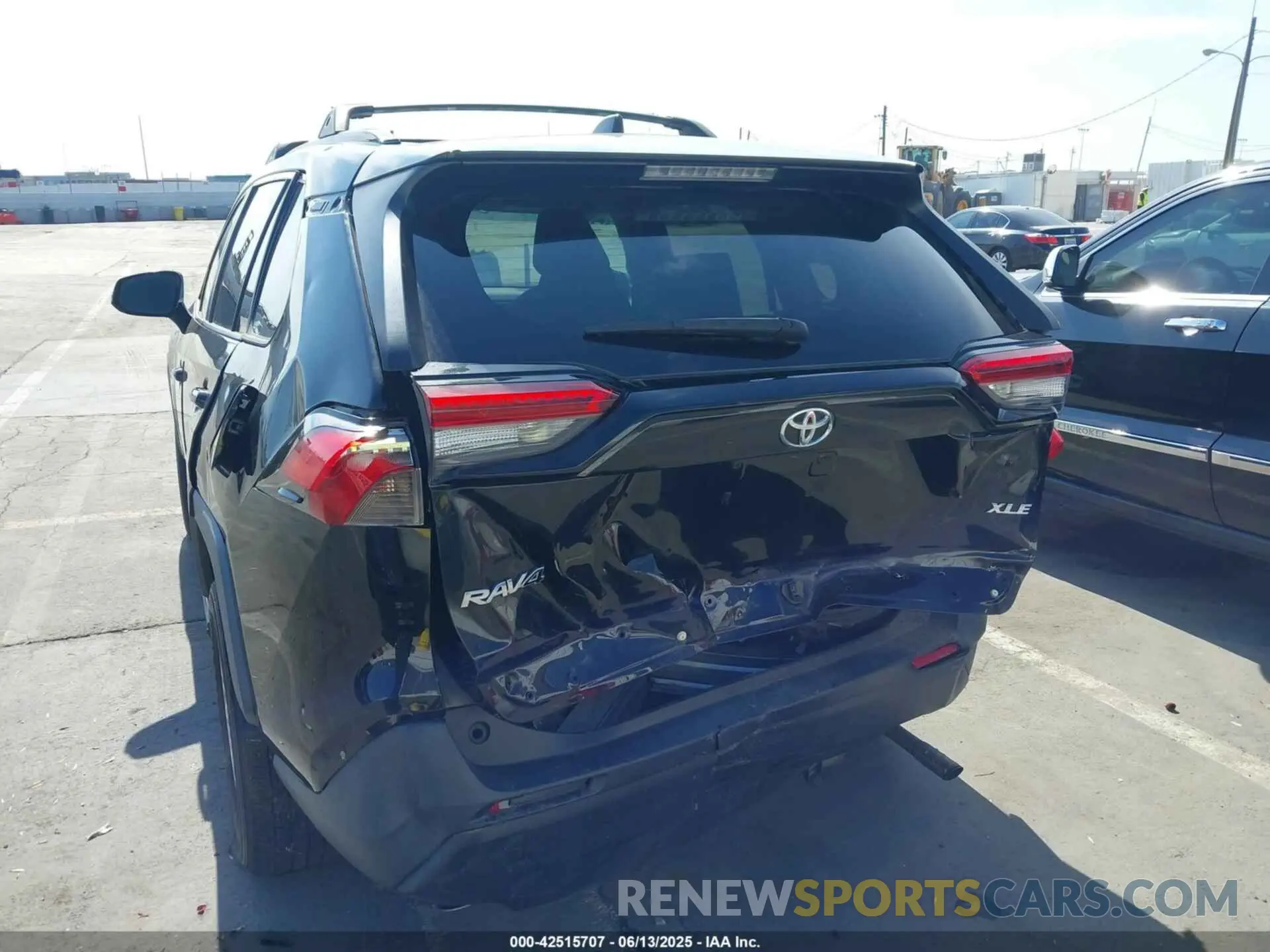 6 Photograph of a damaged car 2T3W1RFV8LW079304 TOYOTA RAV4 2020