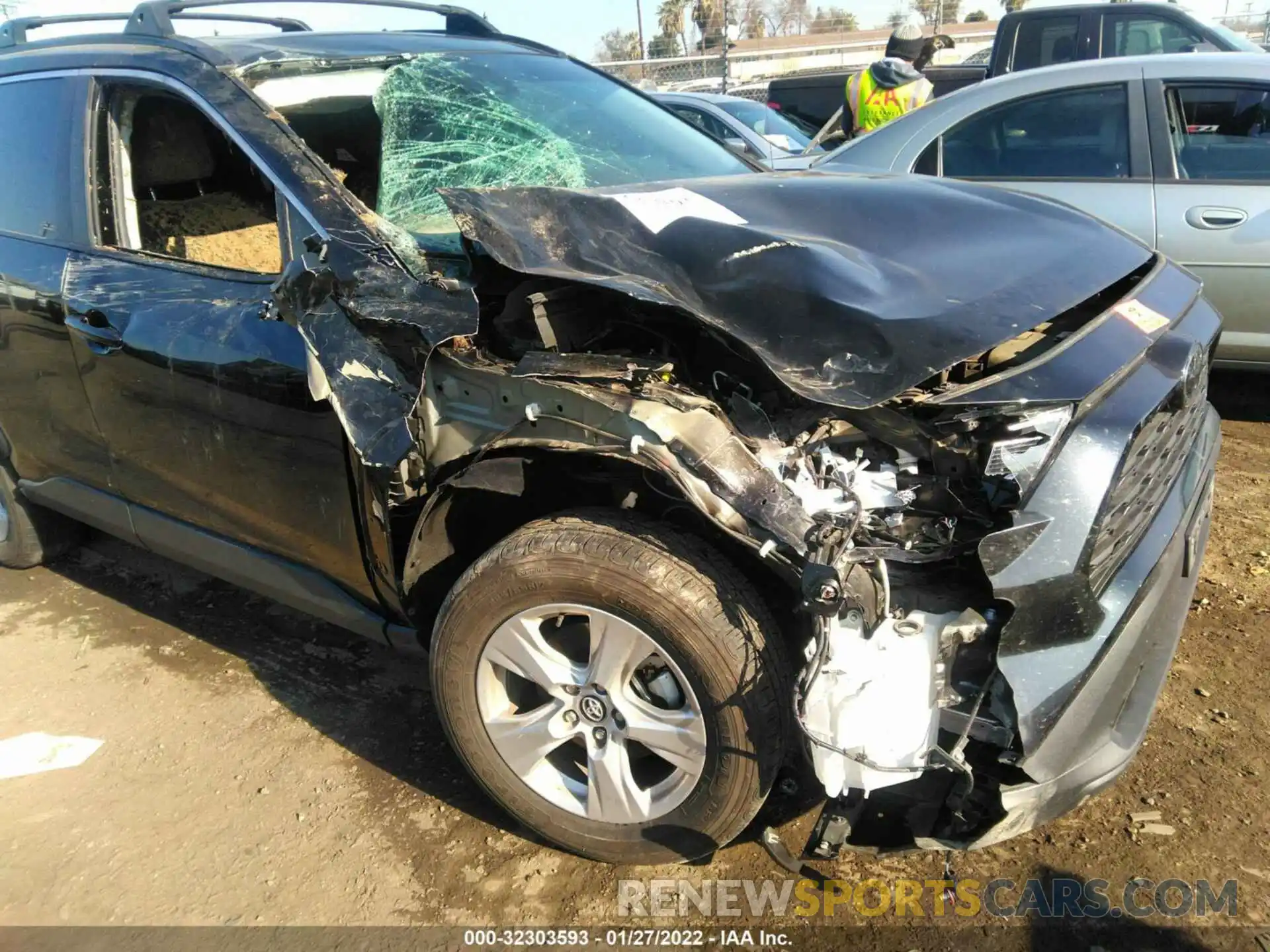 6 Photograph of a damaged car 2T3W1RFV8LW083384 TOYOTA RAV4 2020