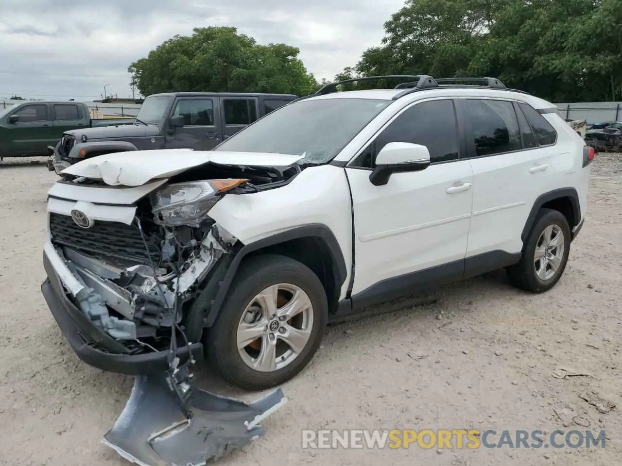 1 Photograph of a damaged car 2T3W1RFV8LW089721 TOYOTA RAV4 2020