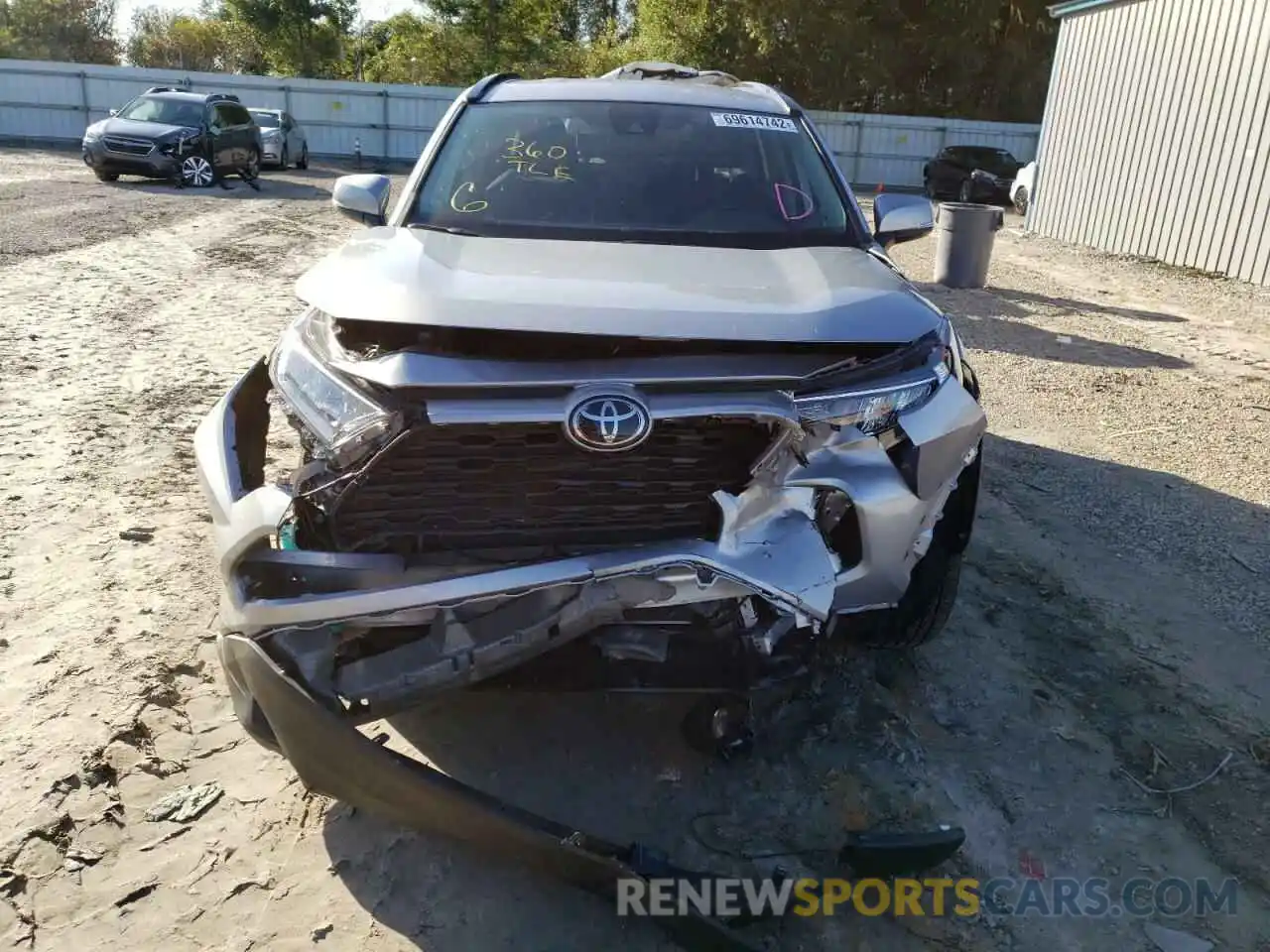 5 Photograph of a damaged car 2T3W1RFV8LW094353 TOYOTA RAV4 2020