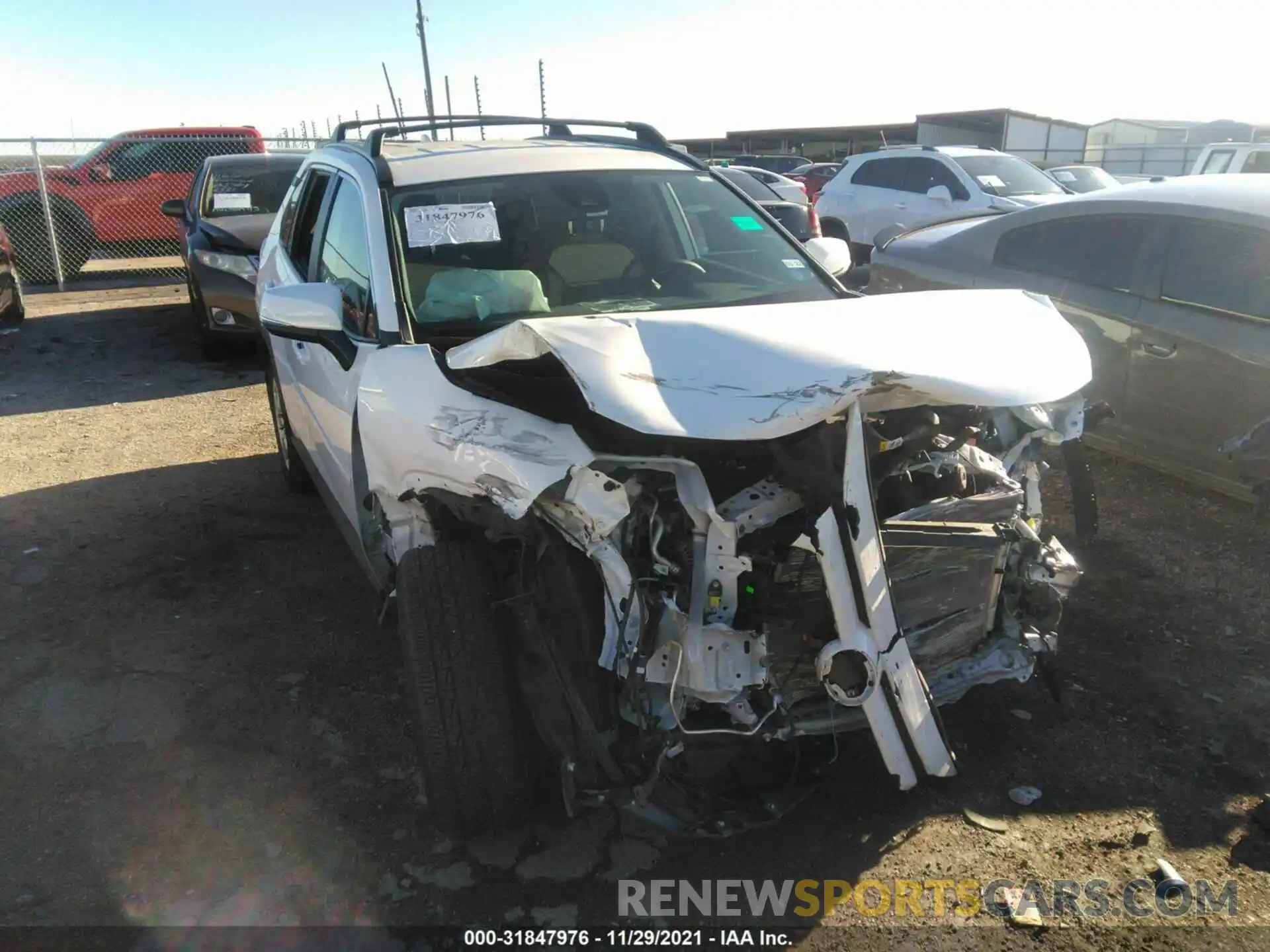 6 Photograph of a damaged car 2T3W1RFV8LW100118 TOYOTA RAV4 2020