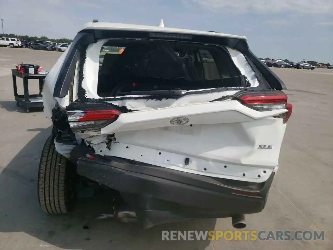 9 Photograph of a damaged car 2T3W1RFV9LC043641 TOYOTA RAV4 2020