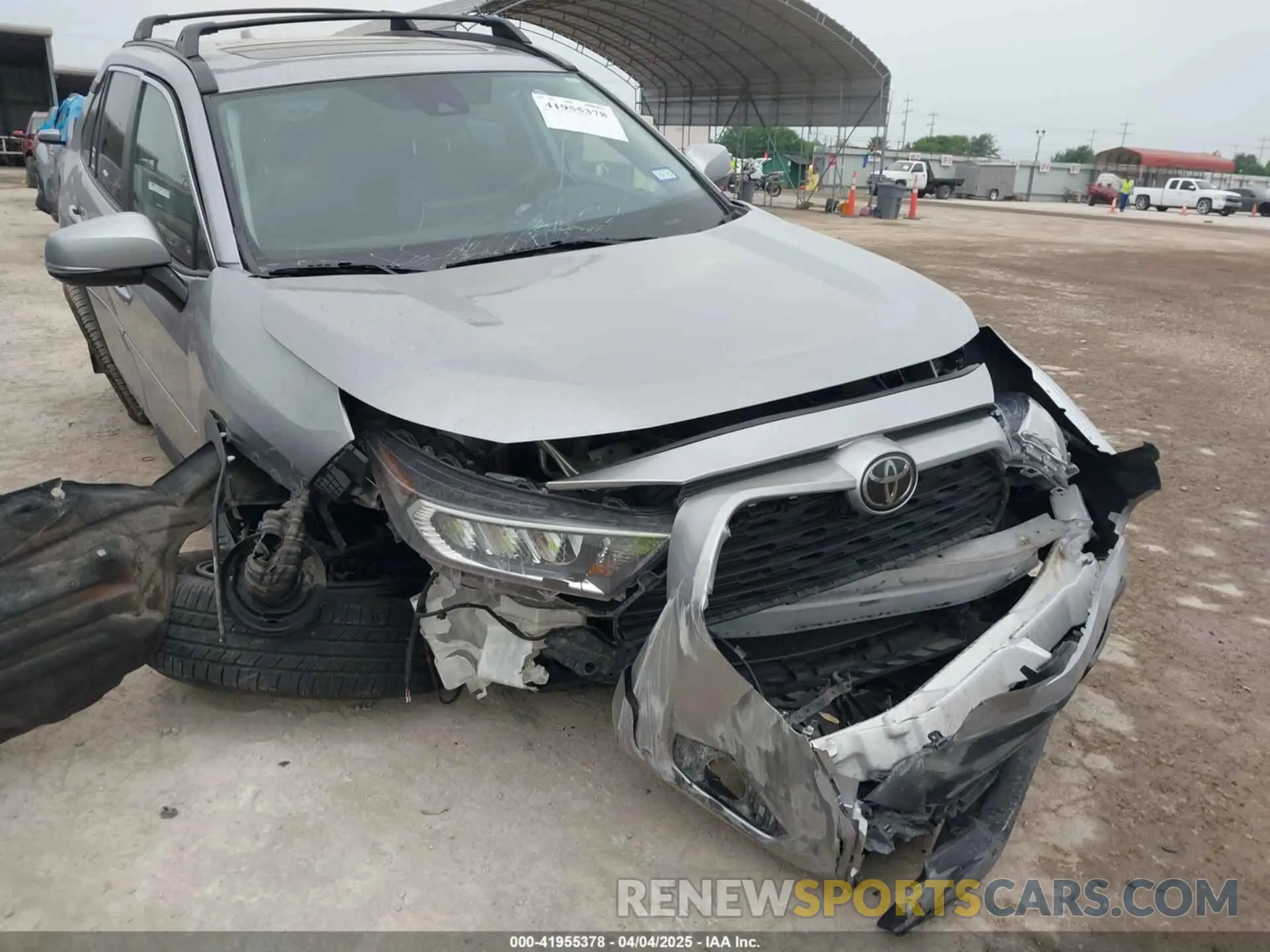 6 Photograph of a damaged car 2T3W1RFV9LC044725 TOYOTA RAV4 2020
