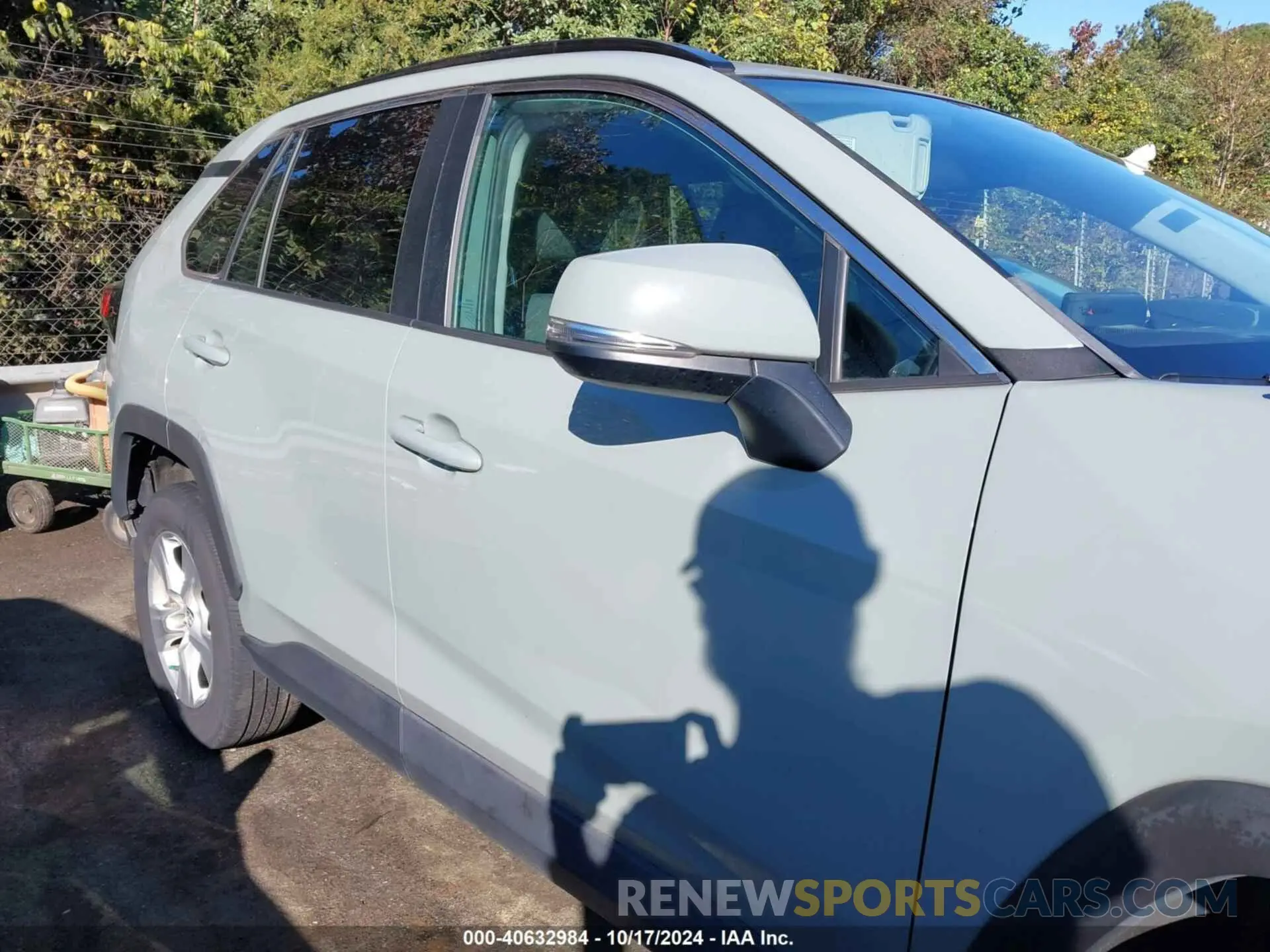 13 Photograph of a damaged car 2T3W1RFV9LC057572 TOYOTA RAV4 2020