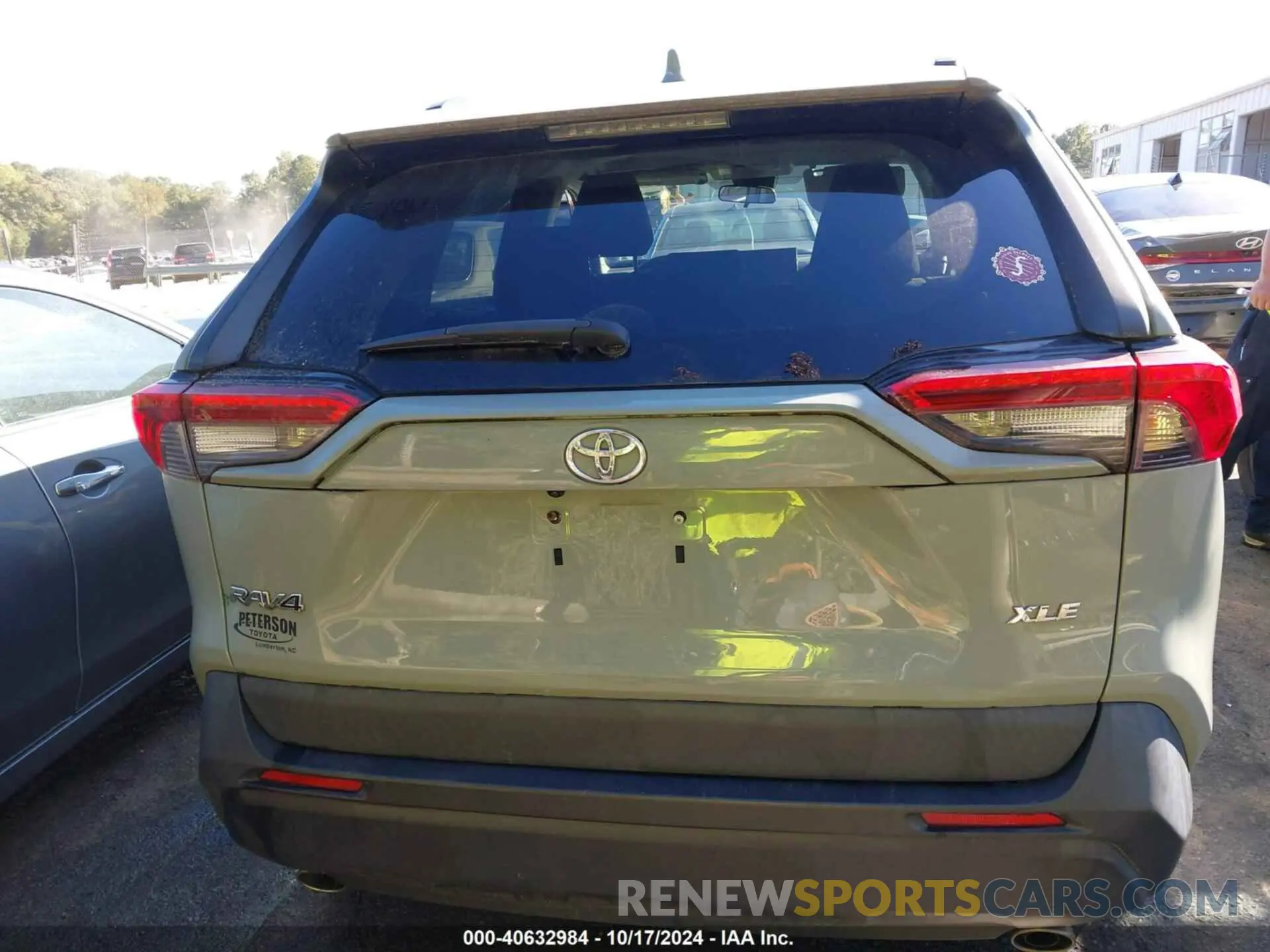 16 Photograph of a damaged car 2T3W1RFV9LC057572 TOYOTA RAV4 2020