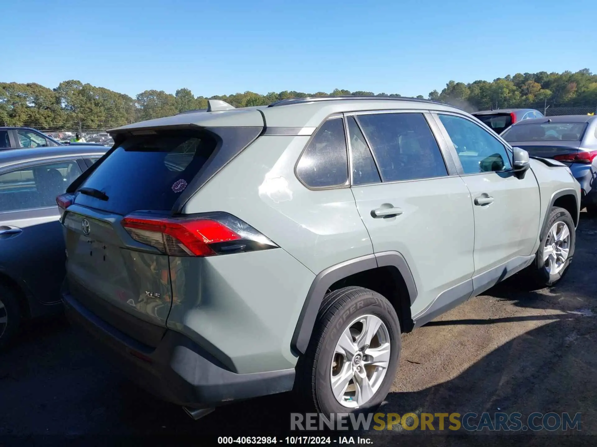 4 Photograph of a damaged car 2T3W1RFV9LC057572 TOYOTA RAV4 2020