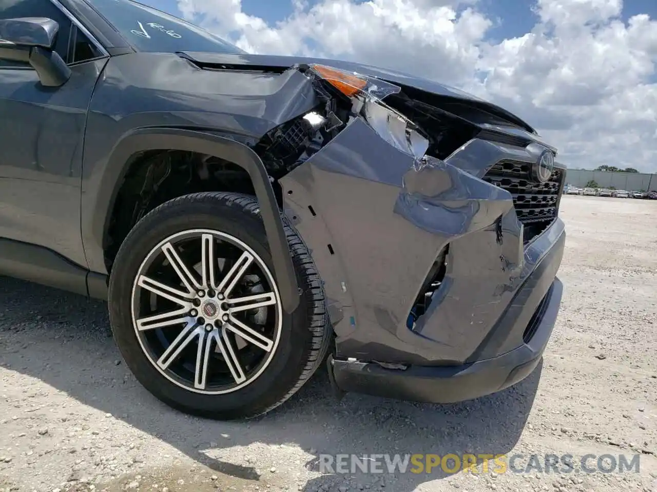 9 Photograph of a damaged car 2T3W1RFV9LC067258 TOYOTA RAV4 2020