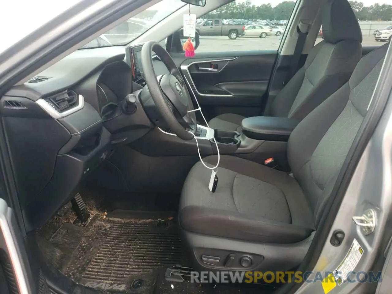 7 Photograph of a damaged car 2T3W1RFV9LC071276 TOYOTA RAV4 2020