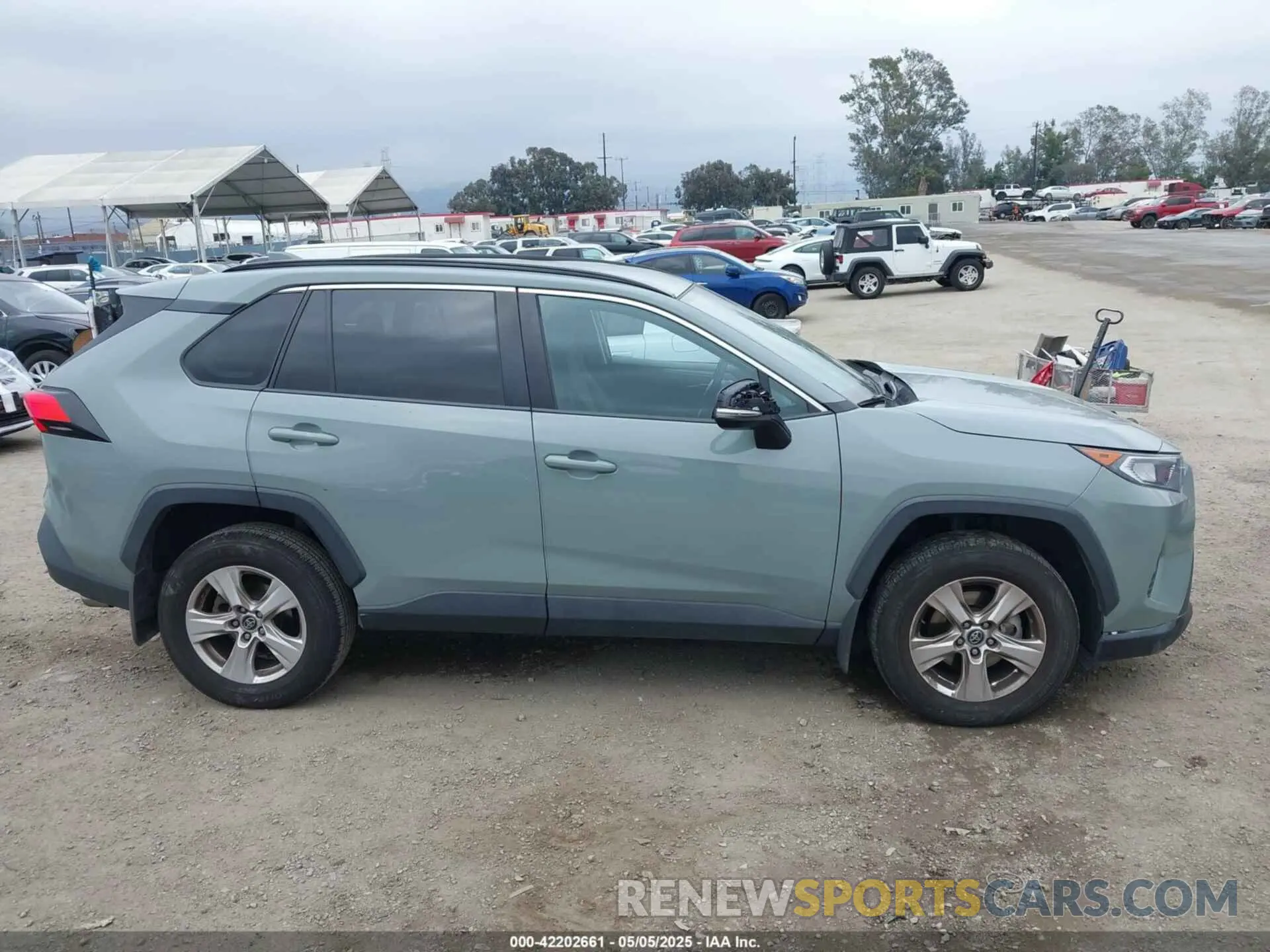 13 Photograph of a damaged car 2T3W1RFV9LW067906 TOYOTA RAV4 2020