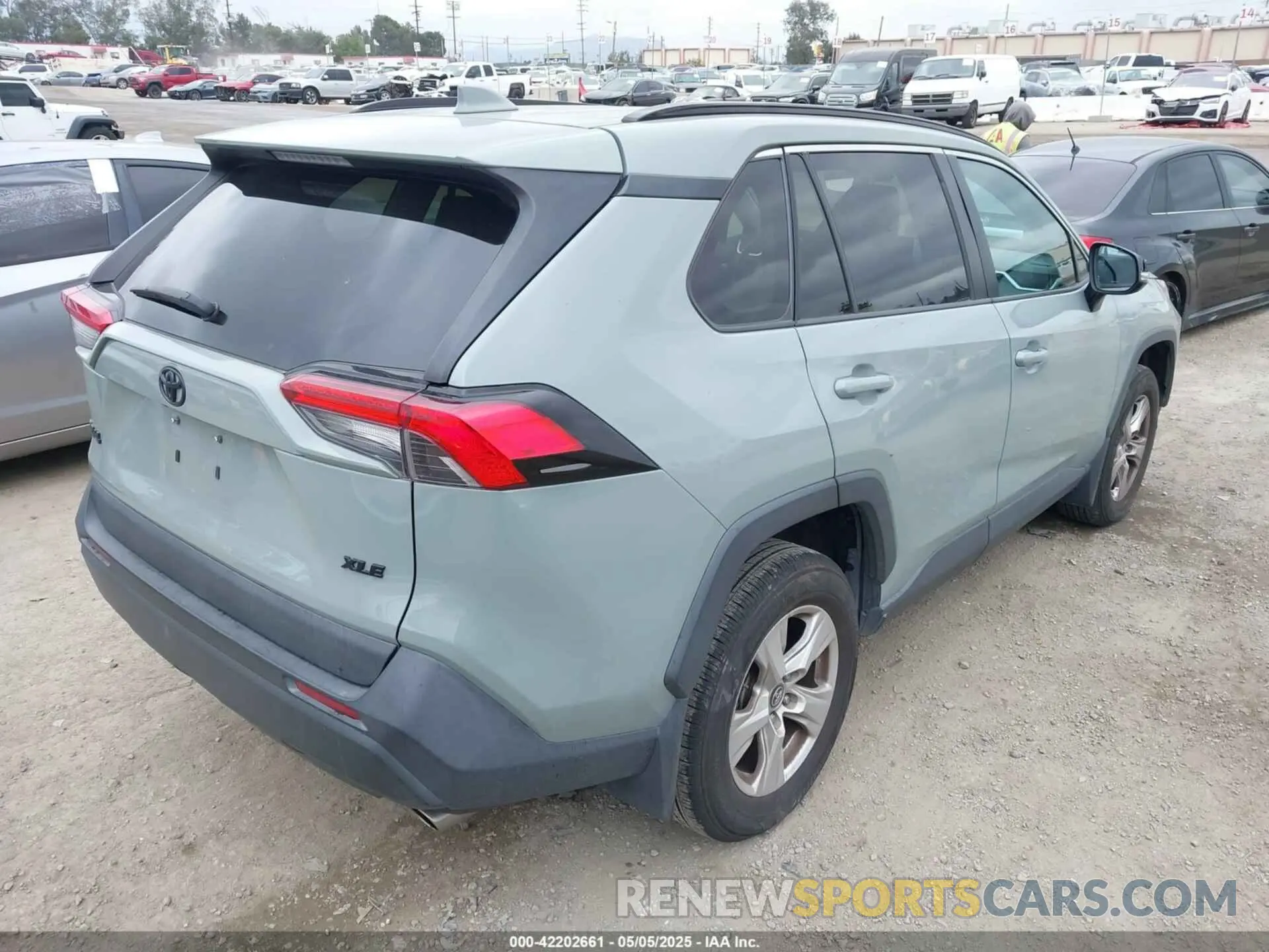 4 Photograph of a damaged car 2T3W1RFV9LW067906 TOYOTA RAV4 2020
