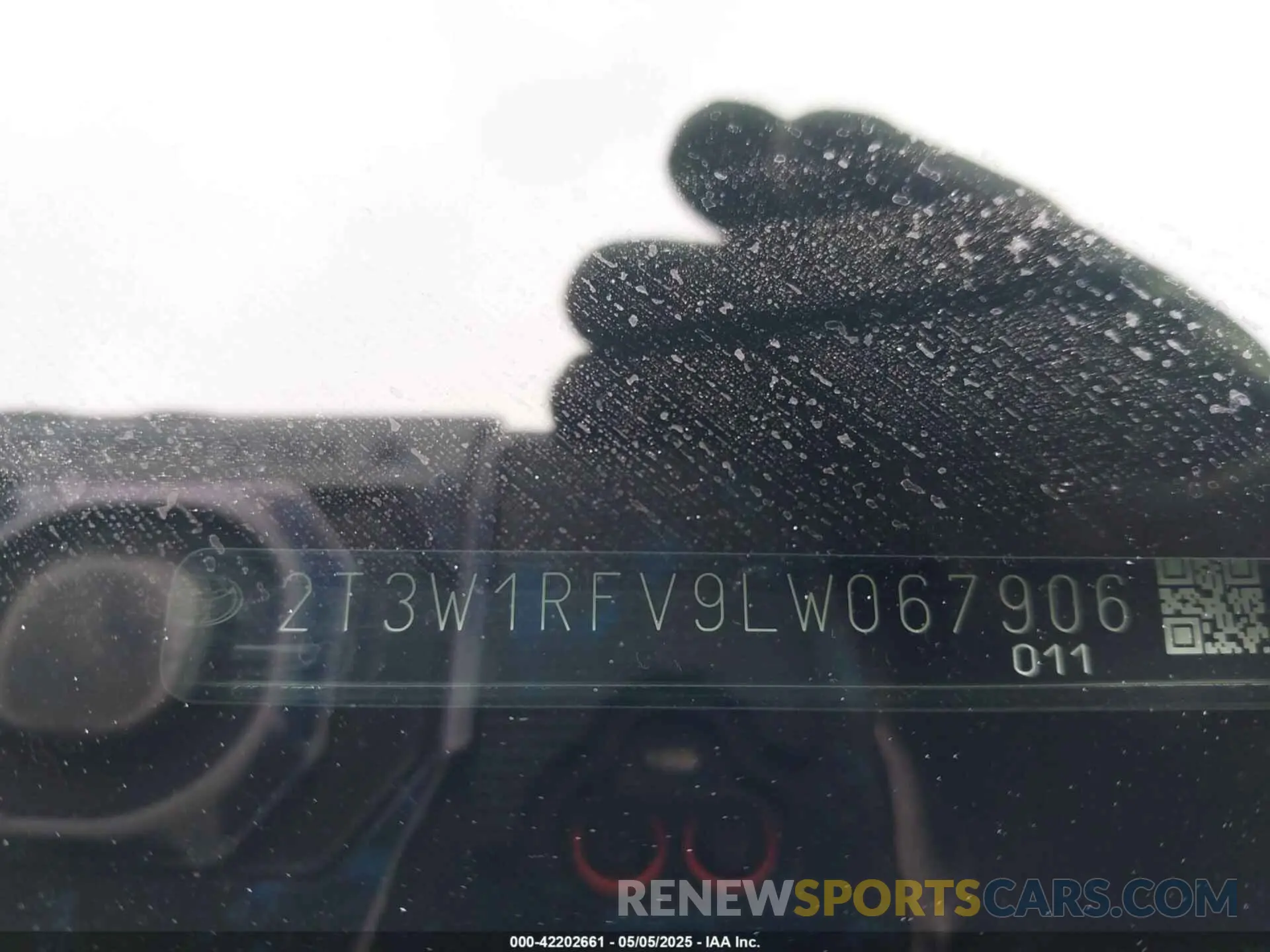9 Photograph of a damaged car 2T3W1RFV9LW067906 TOYOTA RAV4 2020