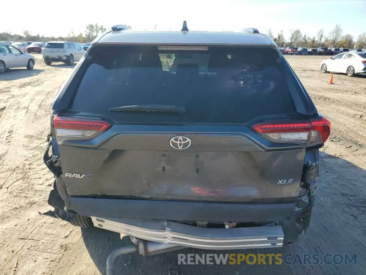 6 Photograph of a damaged car 2T3W1RFV9LW072586 TOYOTA RAV4 2020