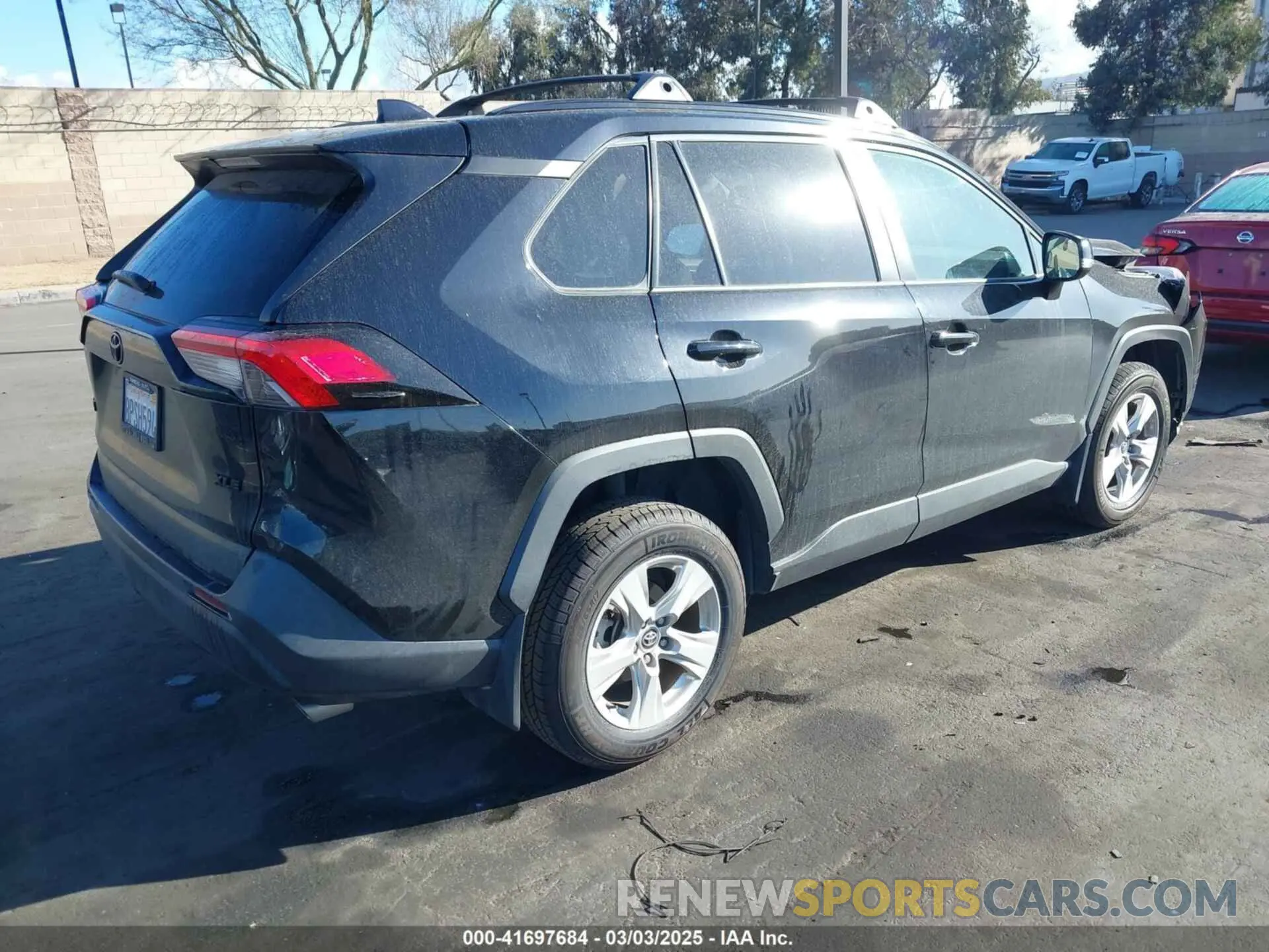 4 Photograph of a damaged car 2T3W1RFV9LW076105 TOYOTA RAV4 2020