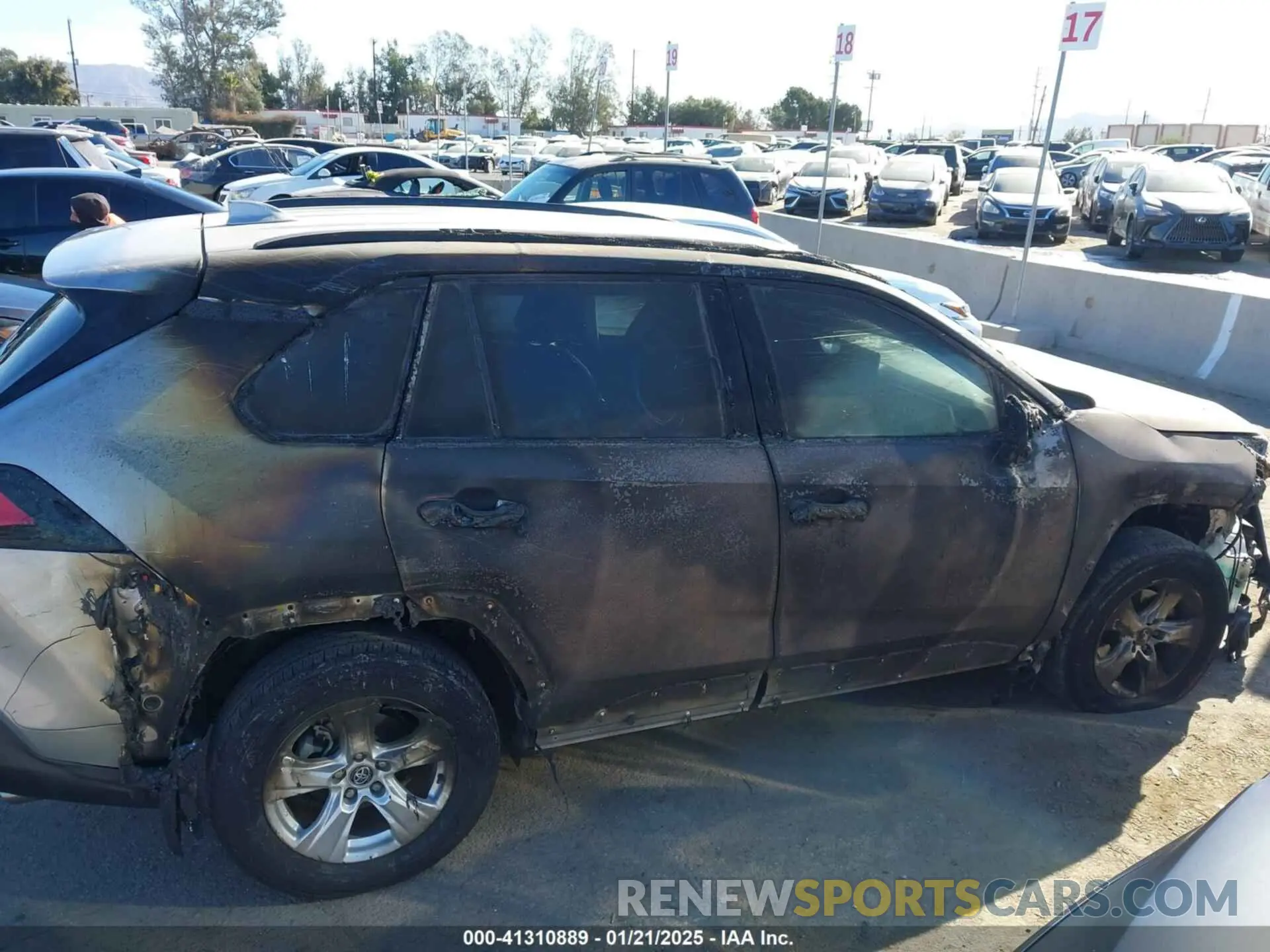 11 Photograph of a damaged car 2T3W1RFV9LW087203 TOYOTA RAV4 2020