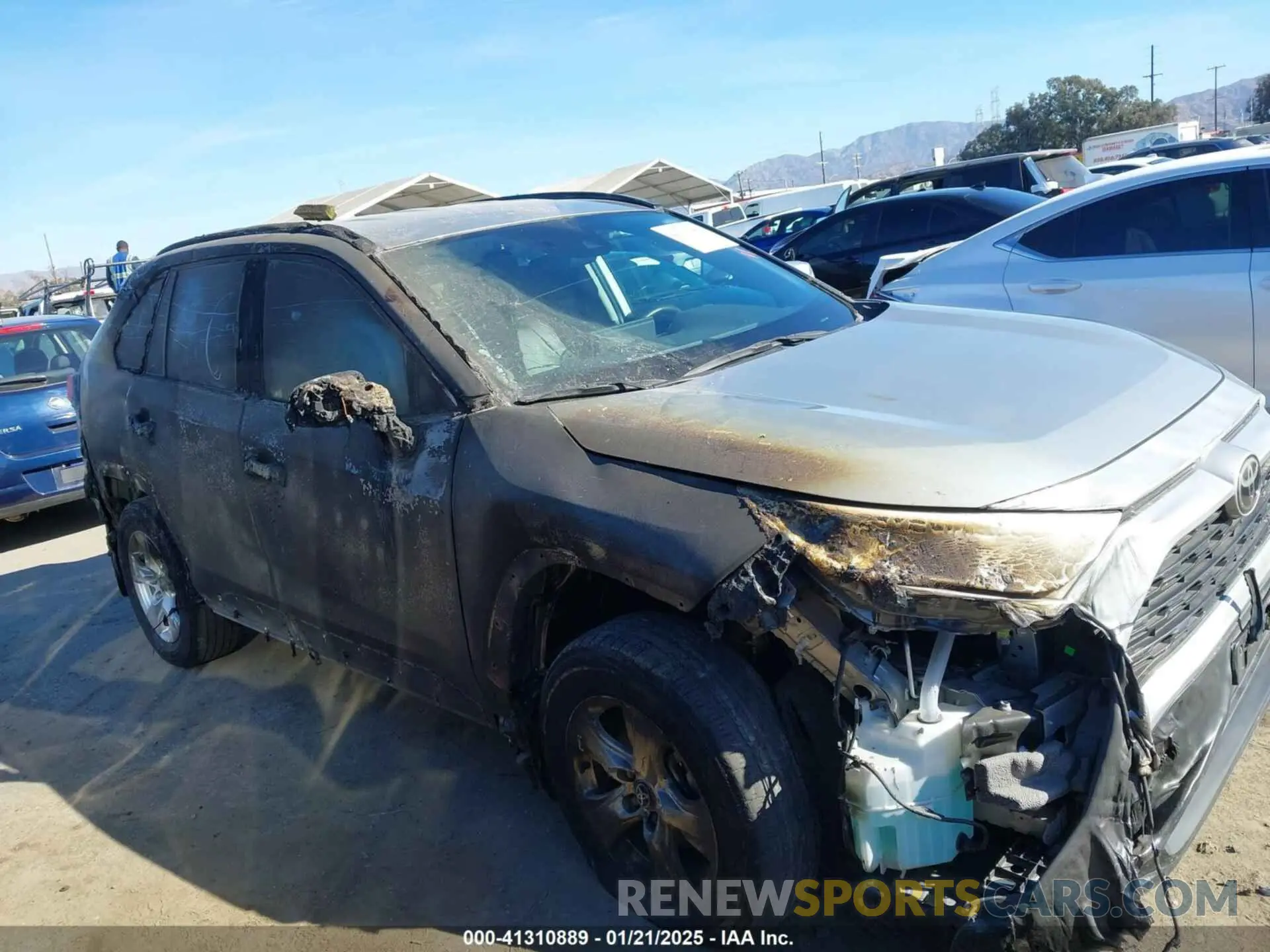 6 Photograph of a damaged car 2T3W1RFV9LW087203 TOYOTA RAV4 2020