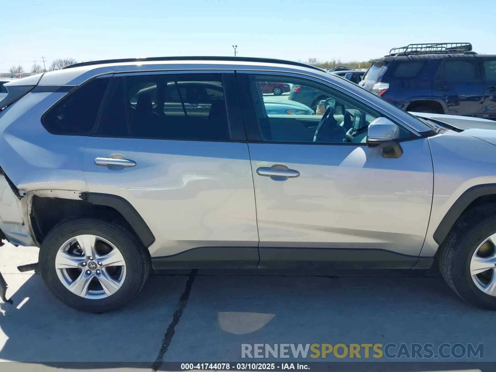 14 Photograph of a damaged car 2T3W1RFV9LW090537 TOYOTA RAV4 2020